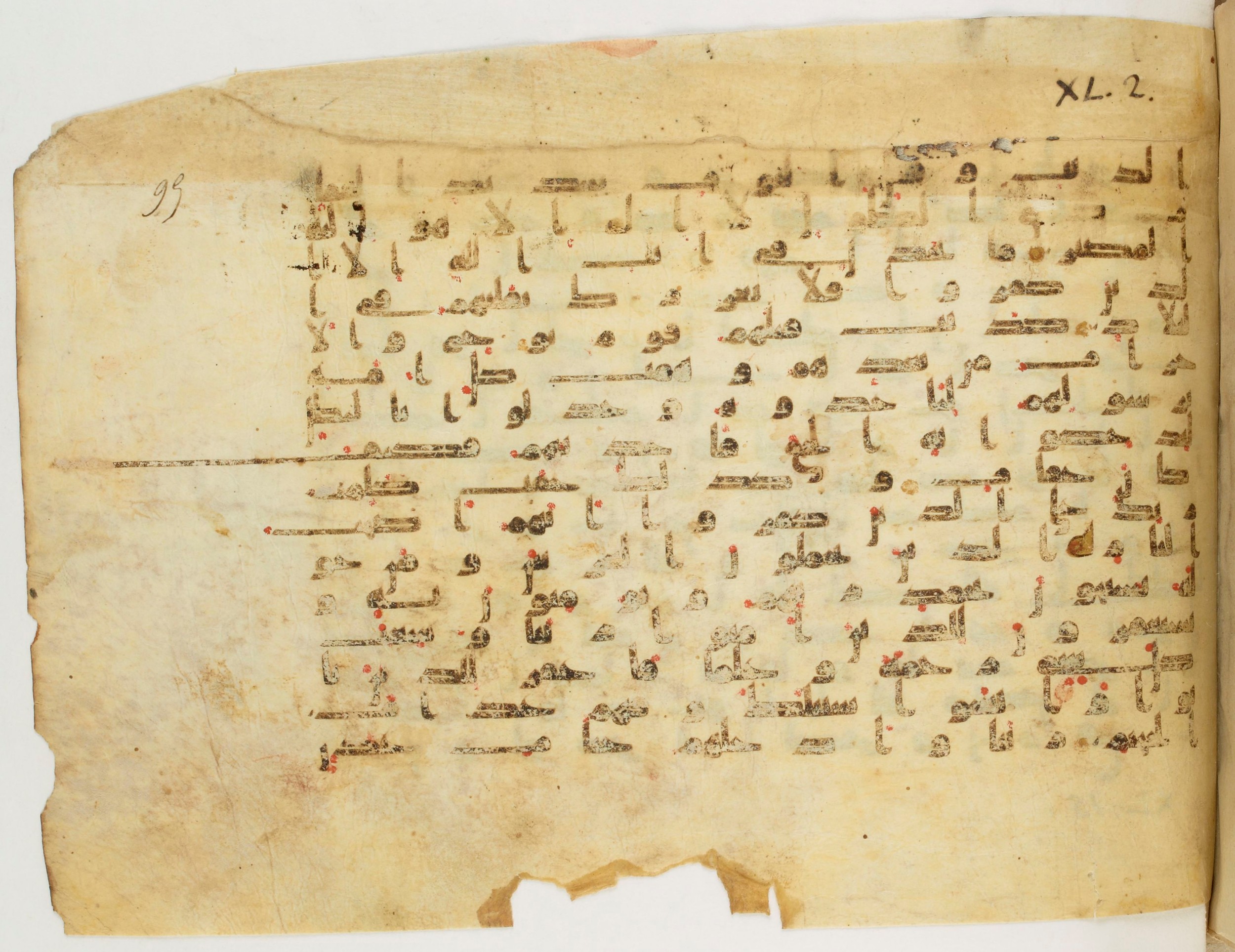 Paris, Bibliothèque nationale de France, Arabe 340 (f) (Scan 2), in Kufic B.II script, showing Surah 40:3 from Mid 8th to Late 9th Century AD found in Fustat (Old Cairo), Egypt, currently housed at Bibliothèque nationale de France, Paris