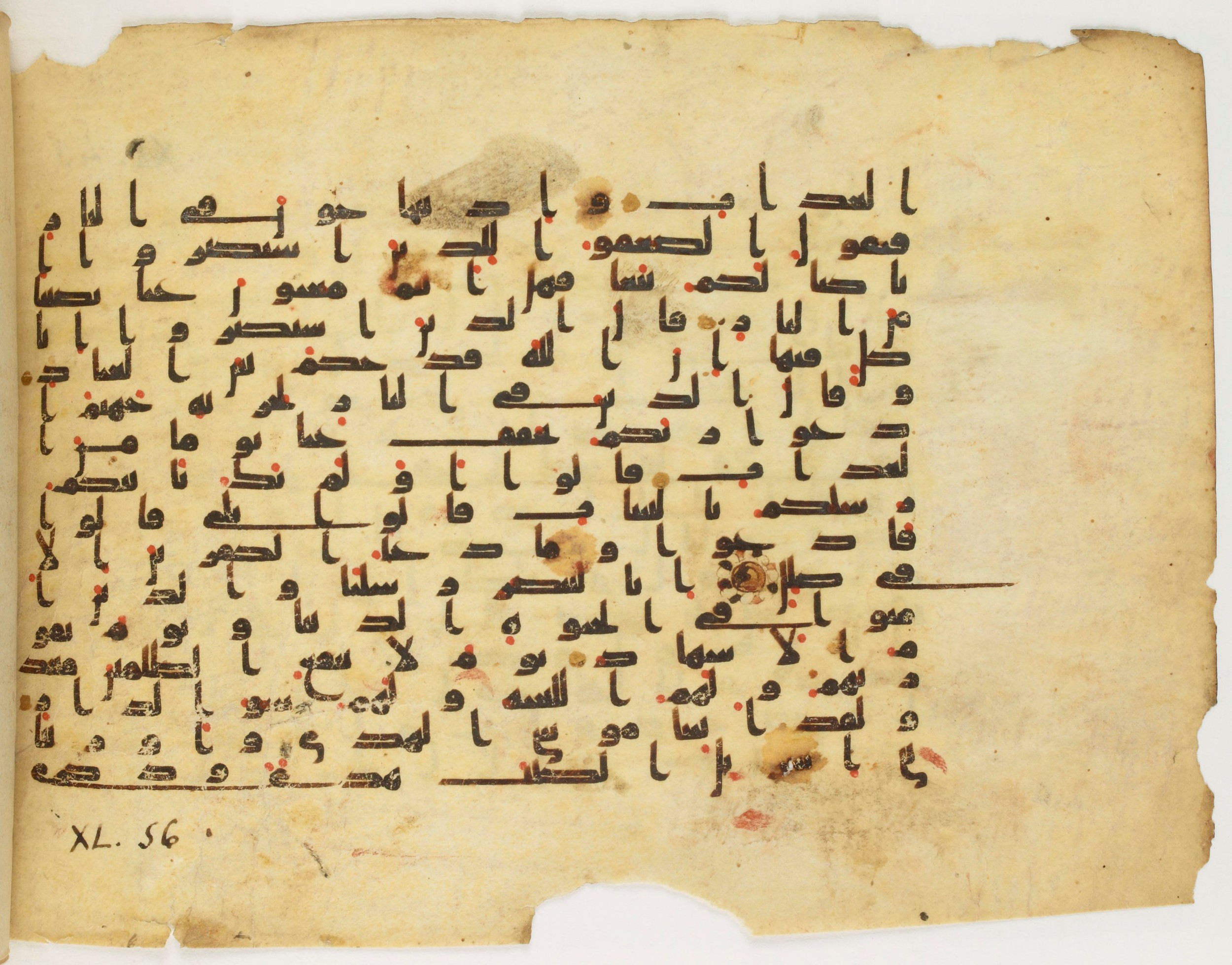 Paris, Bibliothèque nationale de France, Arabe 340 (f), in Kufic B.II script, showing Surah 40:49 from Mid 8th to Late 9th Century AD found in Fustat (Old Cairo), Egypt, currently housed at Bibliothèque nationale de France, Paris