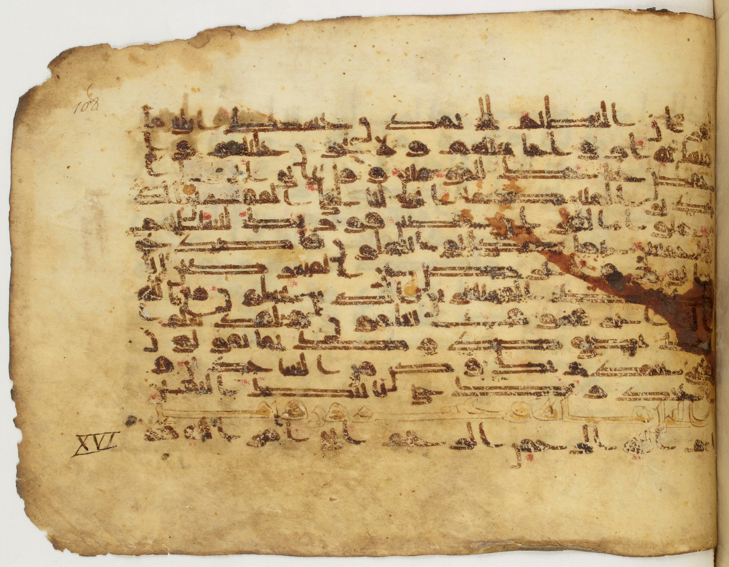 Paris, Bibliothèque nationale de France, Arabe 340 (g) (Scan 1), in Kūfī D common script, showing Surah 16:1 from Mid 8th to Late 10th Century AD found in Fustat (Old Cairo), Egypt, currently housed at Bibliothèque nationale de France, Paris