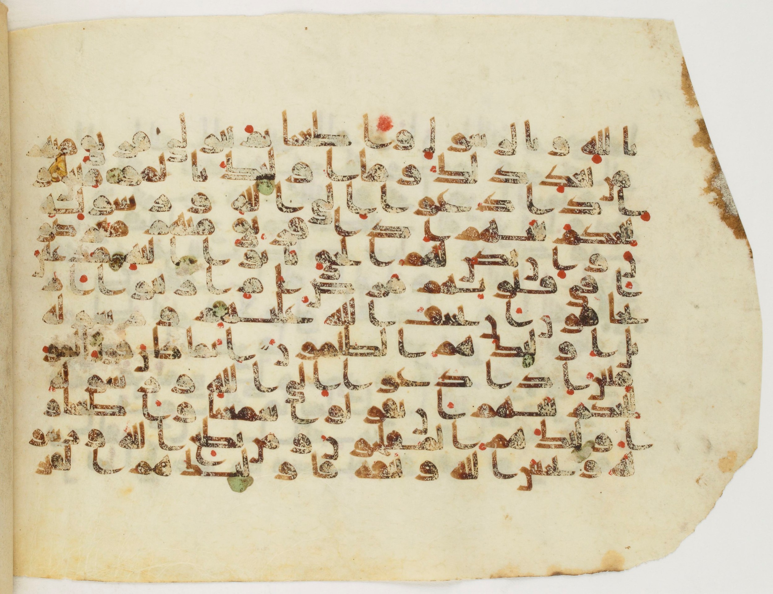 Paris, Bibliothèque nationale de France, Arabe 340 (h), in kūfī D.I, kūfī D.III script, showing Surah 24:49 from Mid-8th to Late 10th Century AD found in Fustat (Old Cairo), Egypt, currently housed at Bibliothèque nationale de France, Paris