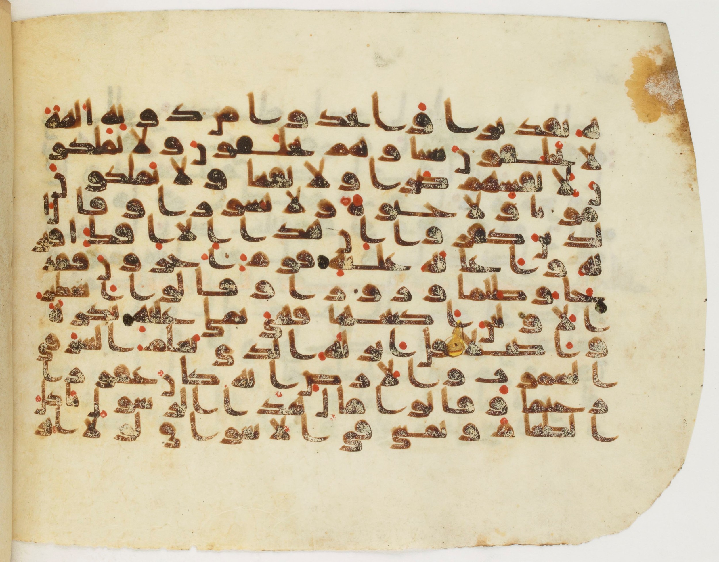 Paris, Bibliothèque nationale de France, Arabe 340 (h), in kūfī D.I, kūfī D.III script, showing Surah 25:3 from Mid-8th to Late 10th Century AD found in Fustat (Old Cairo), Egypt, currently housed at Bibliothèque nationale de France, Paris
