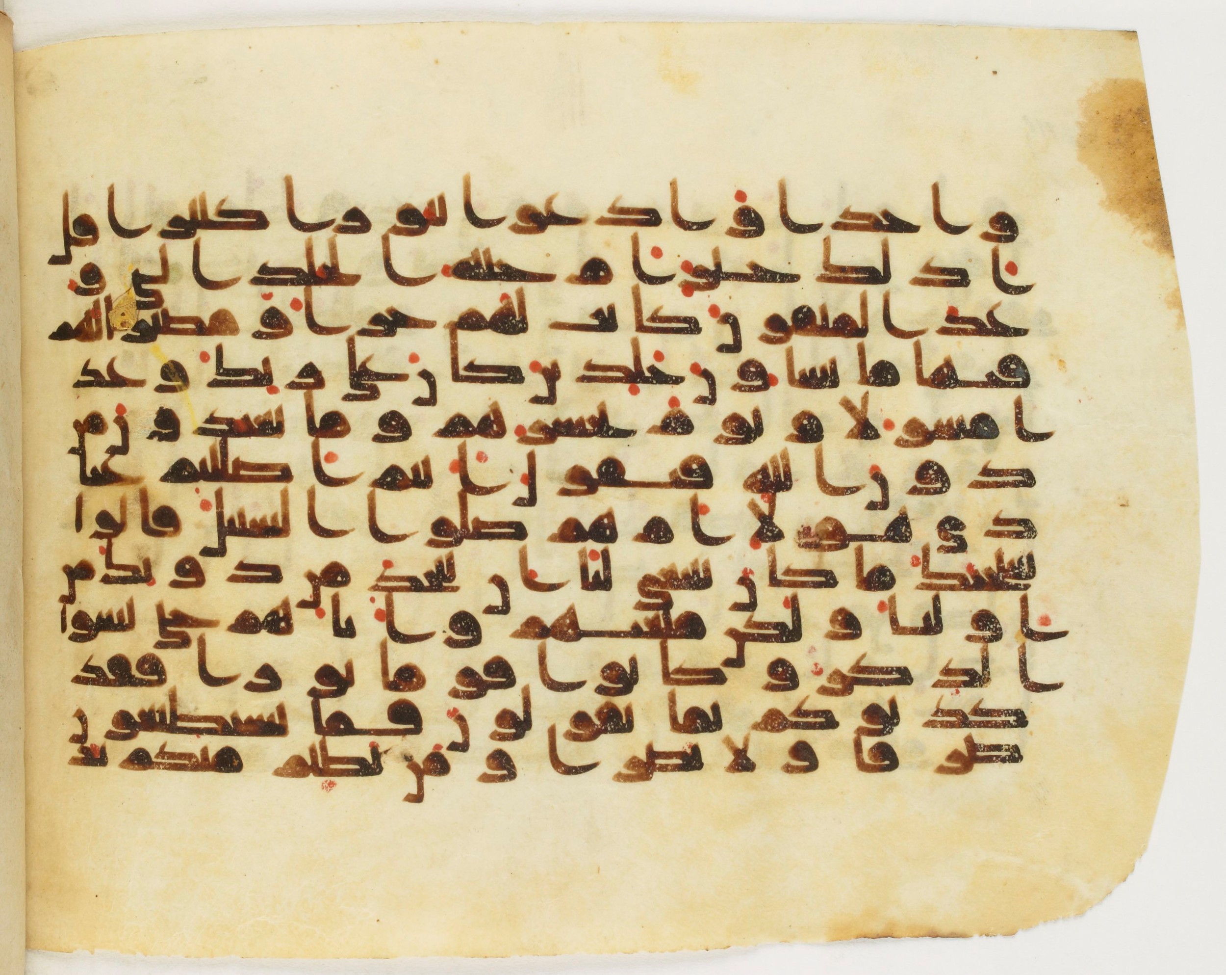 Paris, Bibliothèque nationale de France, Arabe 340 (h), in kūfī D.I, kūfī D.III script, showing Surah 25:16 from Mid-8th to Late 10th Century AD found in Fustat (Old Cairo), Egypt, currently housed at Bibliothèque nationale de France, Paris