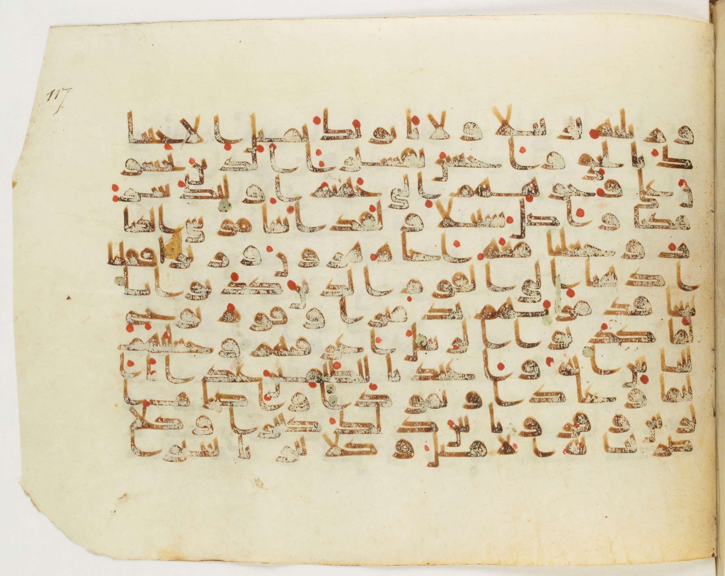 Paris, Bibliothèque nationale de France, Arabe 340 (h) (Scan 1), in kūfī D.I, kūfī D.III script, showing Surah 25:39 from Mid-8th to Late 10th Century AD found in Fustat (Old Cairo), Egypt, currently housed at Bibliothèque nationale de France, Paris