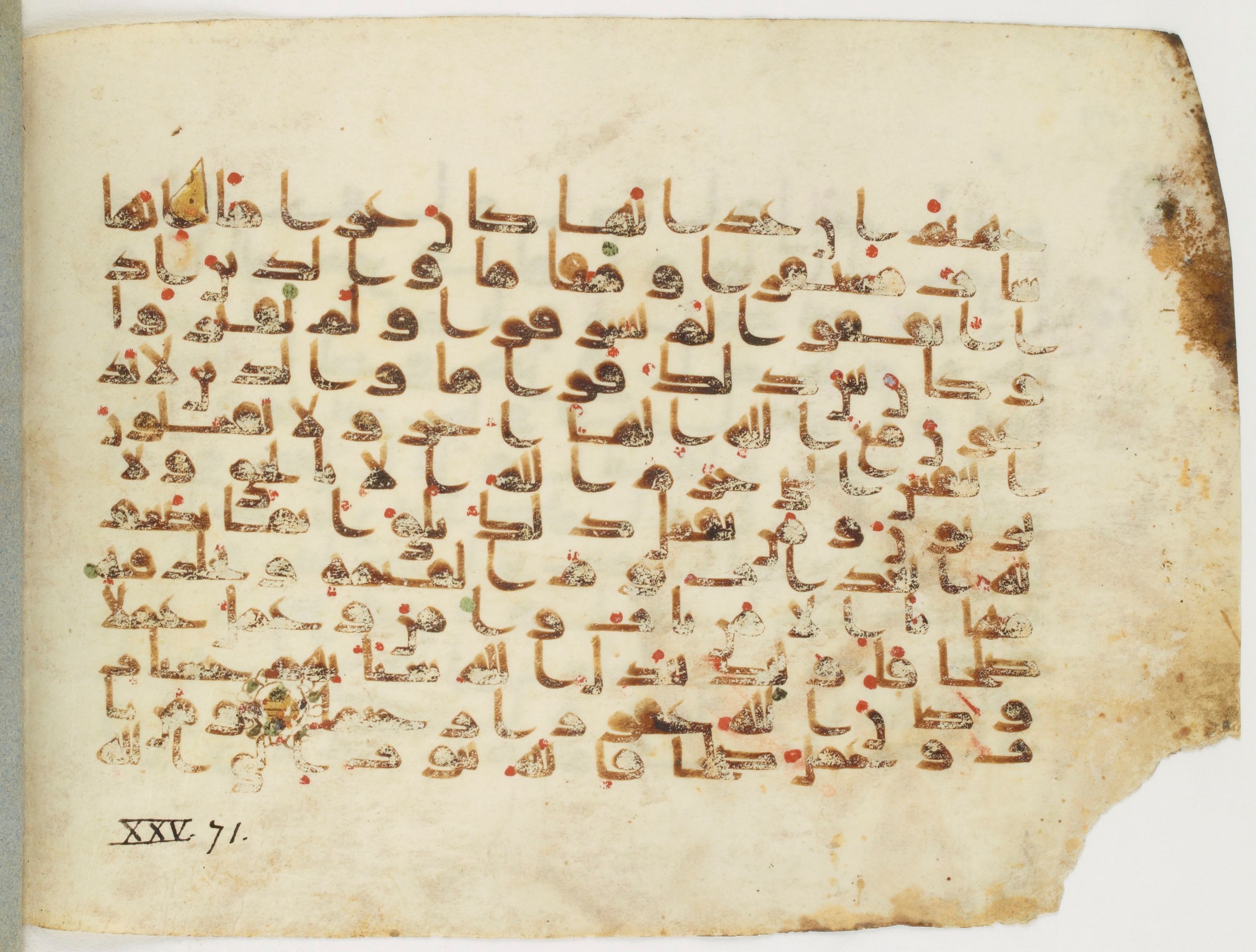 Paris, Bibliothèque nationale de France, Arabe 340 (h), in kūfī D.I, kūfī D.III script, showing Surah 25:71 from Mid-8th to Late 10th Century AD found in Fustat (Old Cairo), Egypt, currently housed at Bibliothèque nationale de France, Paris