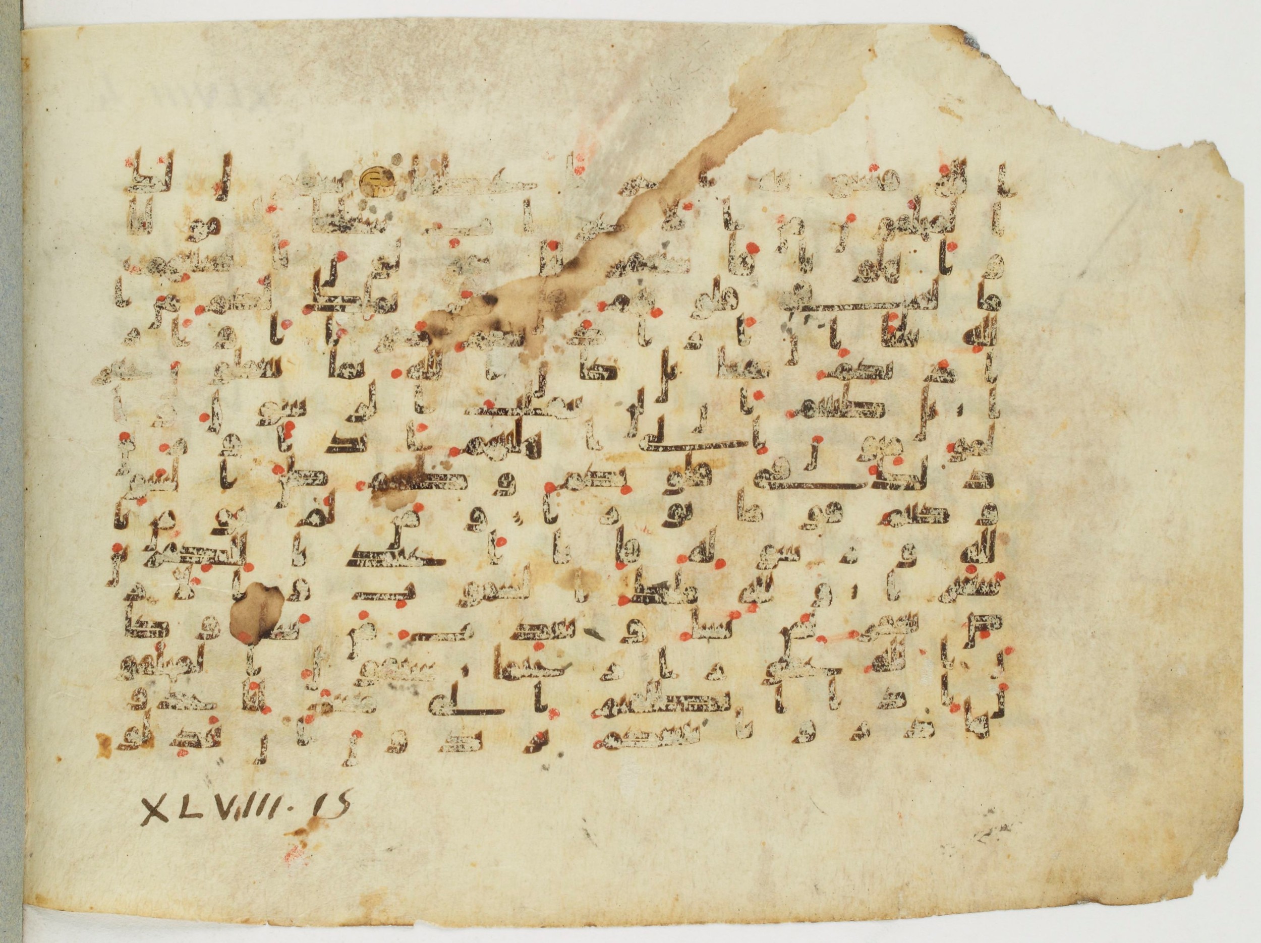 Paris, Bibliothèque nationale de France, Arabe 340 (i), in Kūfī B.II script, showing Surah 48:12 from Mid 8th to Late 9th Century AD found in Fustat (Old Cairo), Egypt, currently housed at Bibliothèque nationale de France, Paris