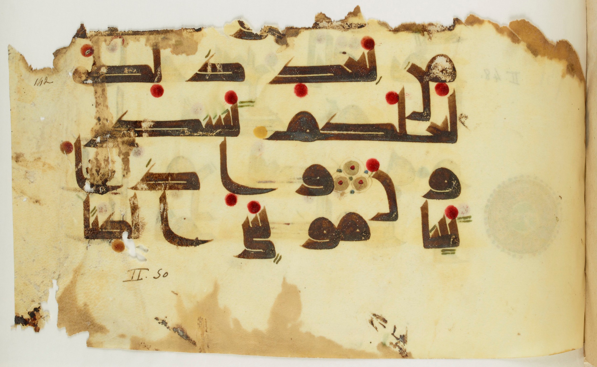 Paris, Bibliothèque nationale de France, Arabe 341 (b), in Kūfī D.III script, showing Surah 2:52 from Mid-8th to Late 9th Century AD found in Fustat (Old Cairo), Egypt, currently housed at Bibliothèque nationale de France, Paris