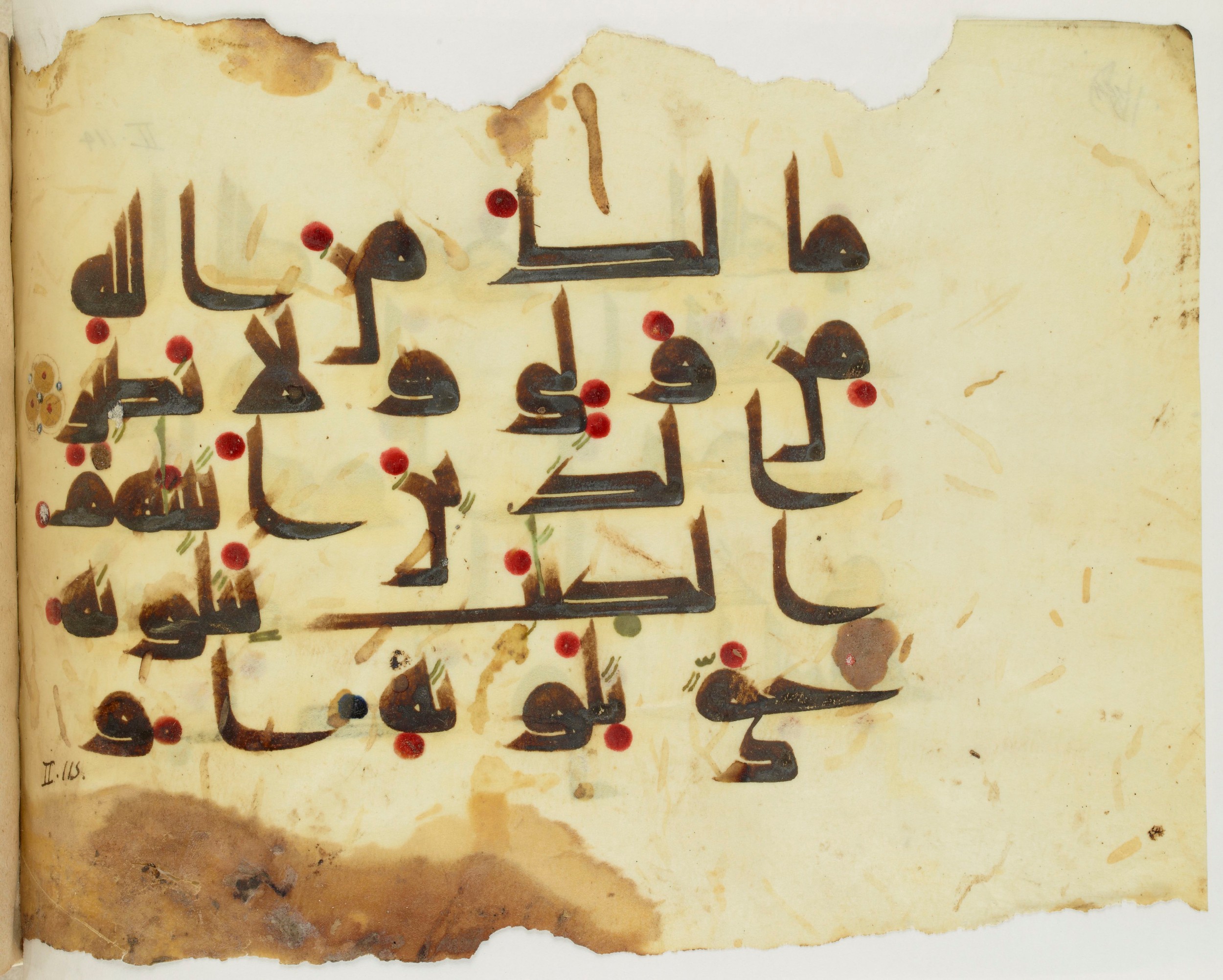 Paris, Bibliothèque nationale de France, Arabe 341 (b), in Kūfī D.III script, showing Surah 2:121 from Mid-8th to Late 9th Century AD found in Fustat (Old Cairo), Egypt, currently housed at Bibliothèque nationale de France, Paris