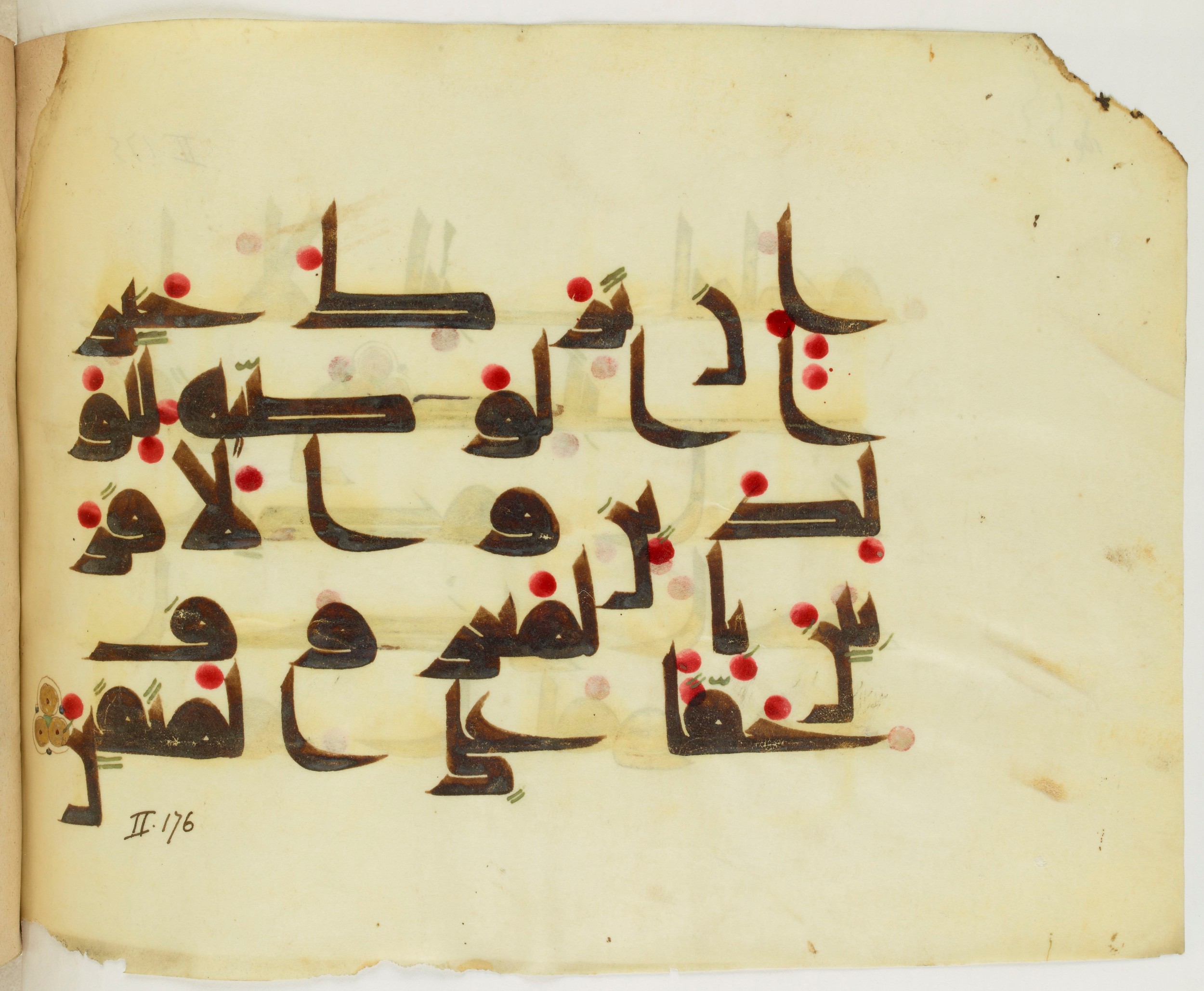 Paris, Bibliothèque nationale de France, Arabe 341 (b) (Scan 2), in Kūfī D.III script, showing Surah 2:180 from Mid-8th to Late 9th Century AD found in Fustat (Old Cairo), Egypt, currently housed at Bibliothèque nationale de France, Paris