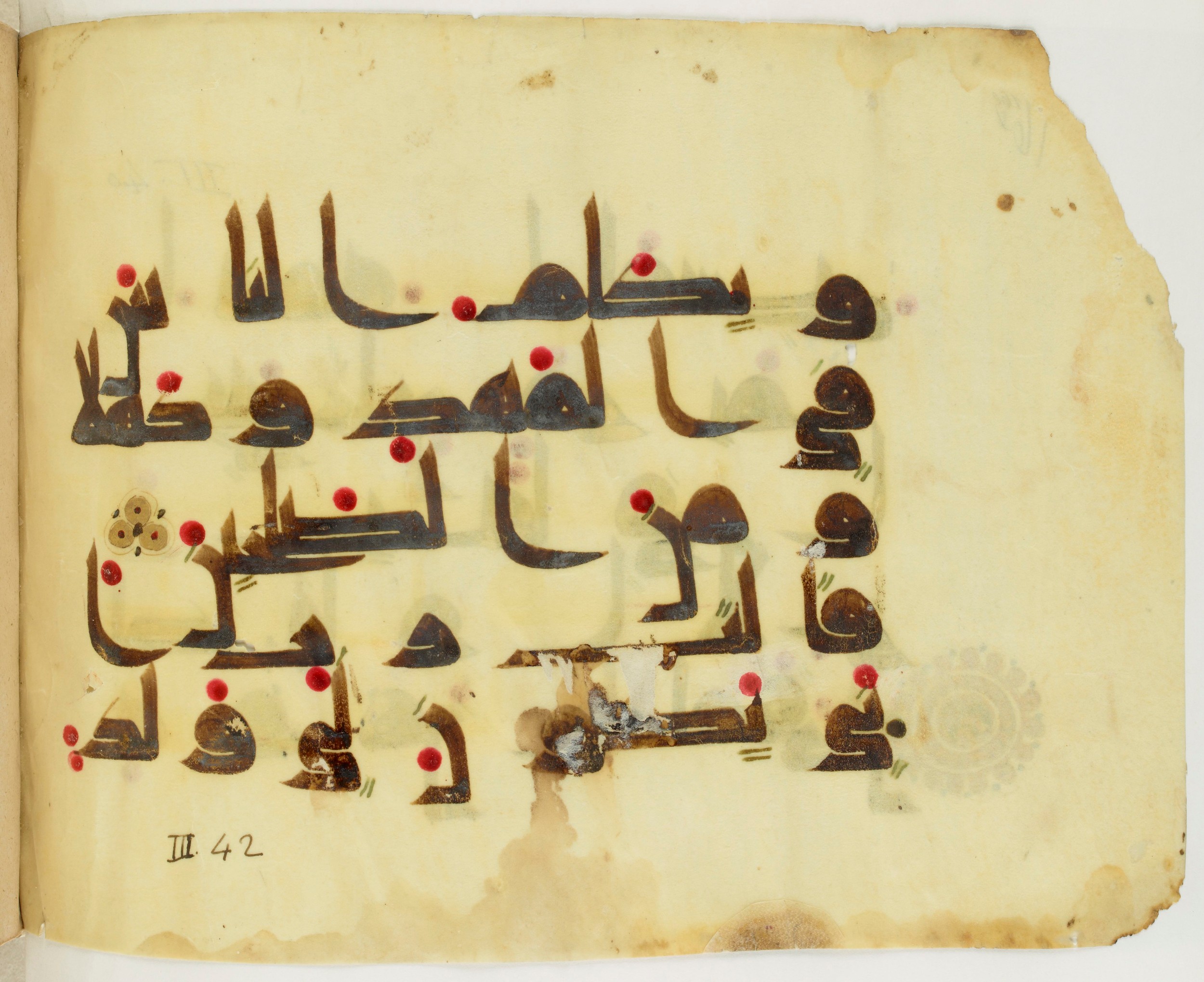 Paris, Bibliothèque nationale de France, Arabe 341 (b), in Kūfī D.III script, showing Surah 3:46 from Mid-8th to Late 9th Century AD found in Fustat (Old Cairo), Egypt, currently housed at Bibliothèque nationale de France, Paris