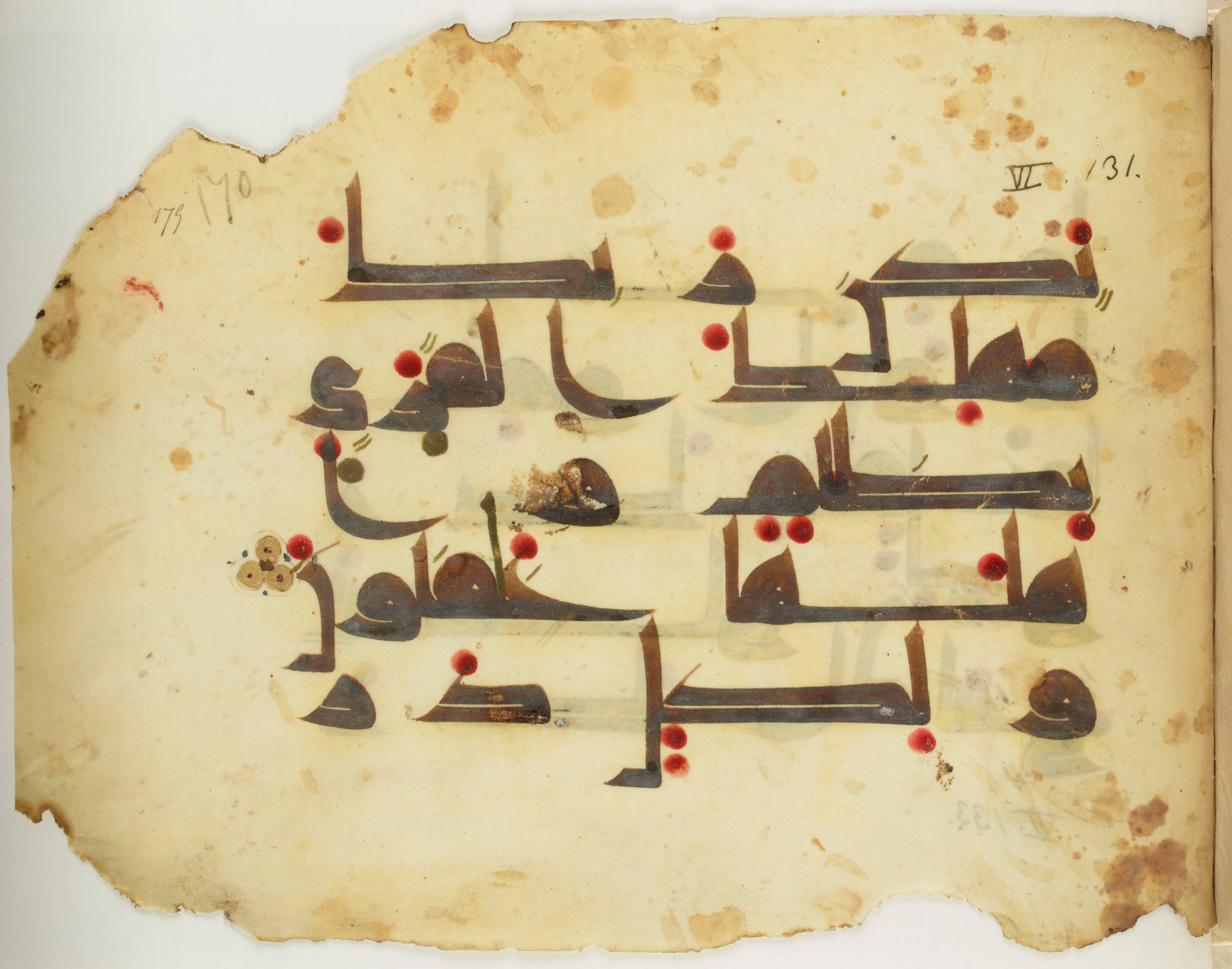 Paris, Bibliothèque nationale de France, Arabe 341 (b) (Scan 1), in Kūfī D.III script, showing Surah 6:132 from Mid-8th to Late 9th Century AD found in Fustat (Old Cairo), Egypt, currently housed at Bibliothèque nationale de France, Paris