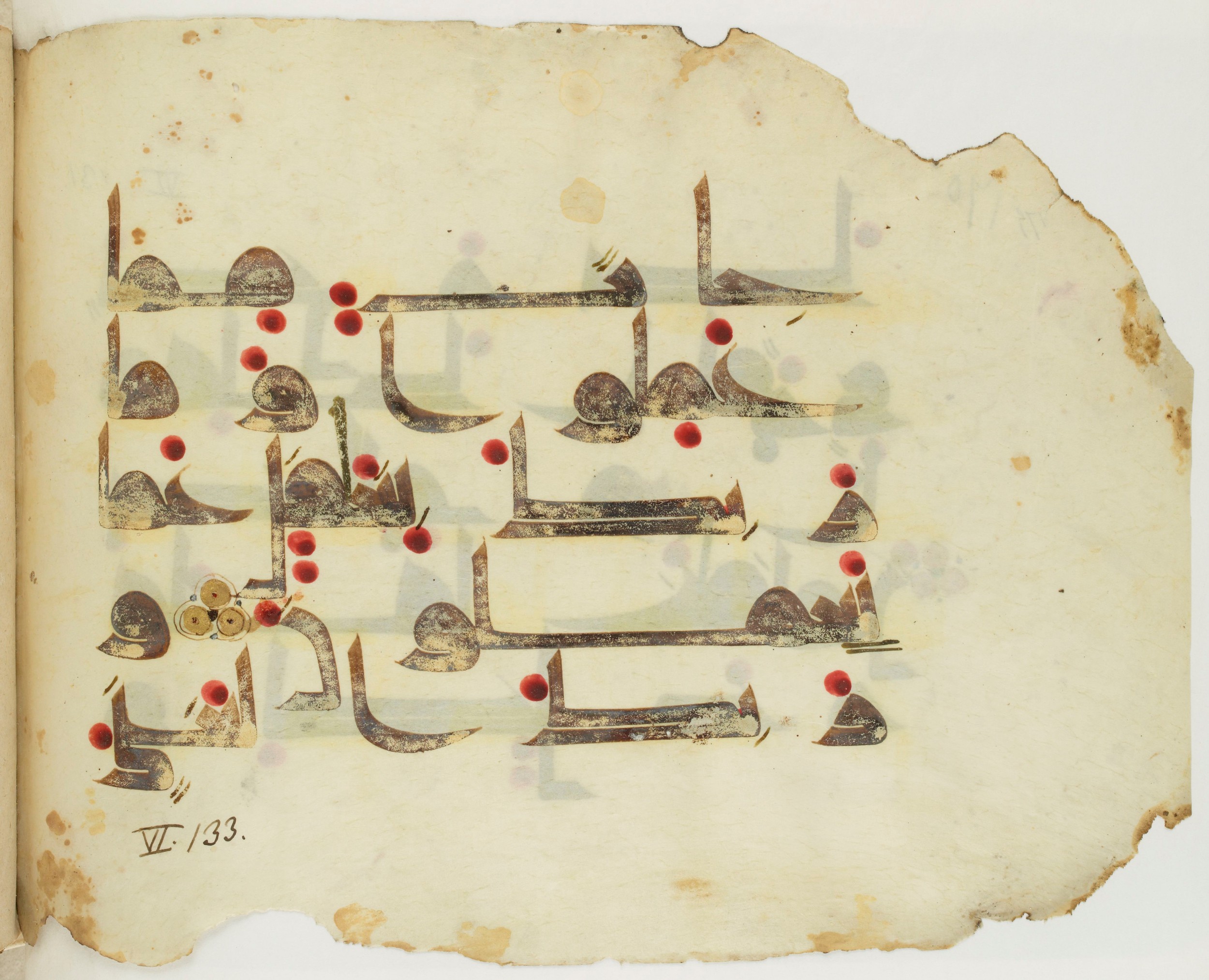 Paris, Bibliothèque nationale de France, Arabe 341 (b) (Scan 2), in Kūfī D.III script, showing Surah 6:132 from Mid-8th to Late 9th Century AD found in Fustat (Old Cairo), Egypt, currently housed at Bibliothèque nationale de France, Paris
