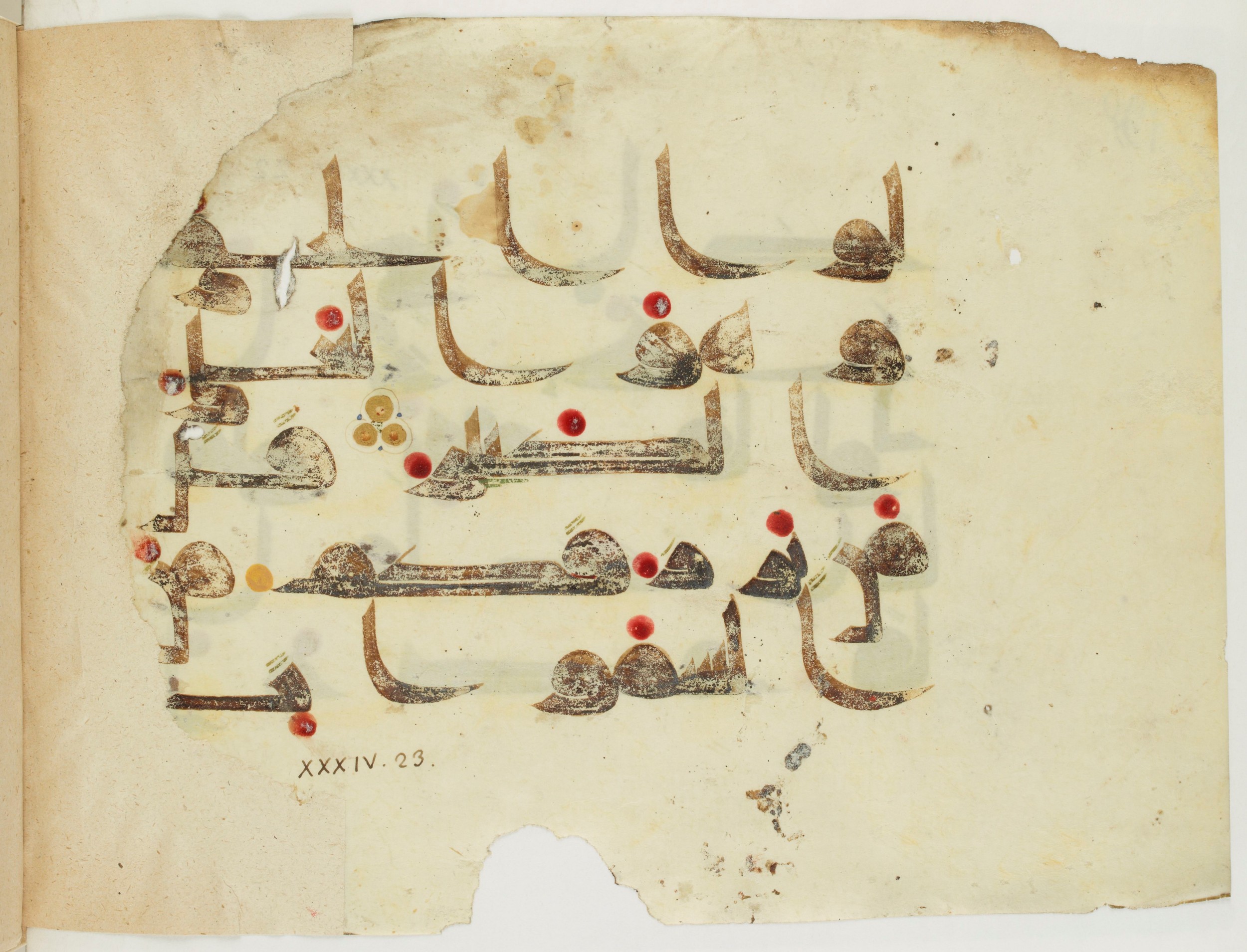 Paris, Bibliothèque nationale de France, Arabe 341 (b) (Scan 2), in Kūfī D.III script, showing Surah 34:23 from Mid-8th to Late 9th Century AD found in Fustat (Old Cairo), Egypt, currently housed at Bibliothèque nationale de France, Paris