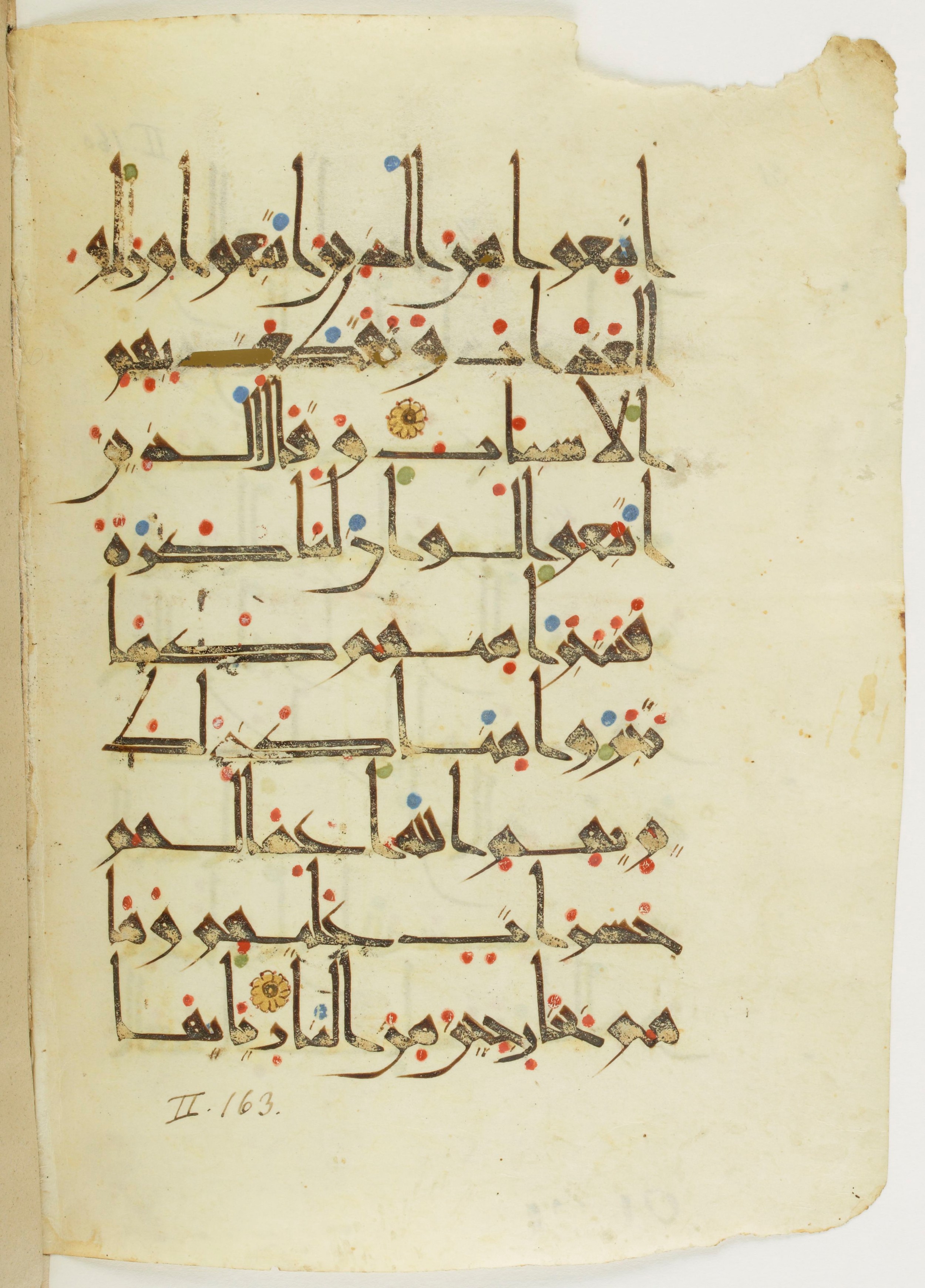 Paris, Bibliothèque nationale de France, Arabe 342 (b) (Scan 1), in New Style I script, showing Surah 2:168 from 9th to 10th Century AD found in al-Fusṭāṭ (Old Cairo), Egypt, currently housed at Bibliothèque nationale de France, Paris