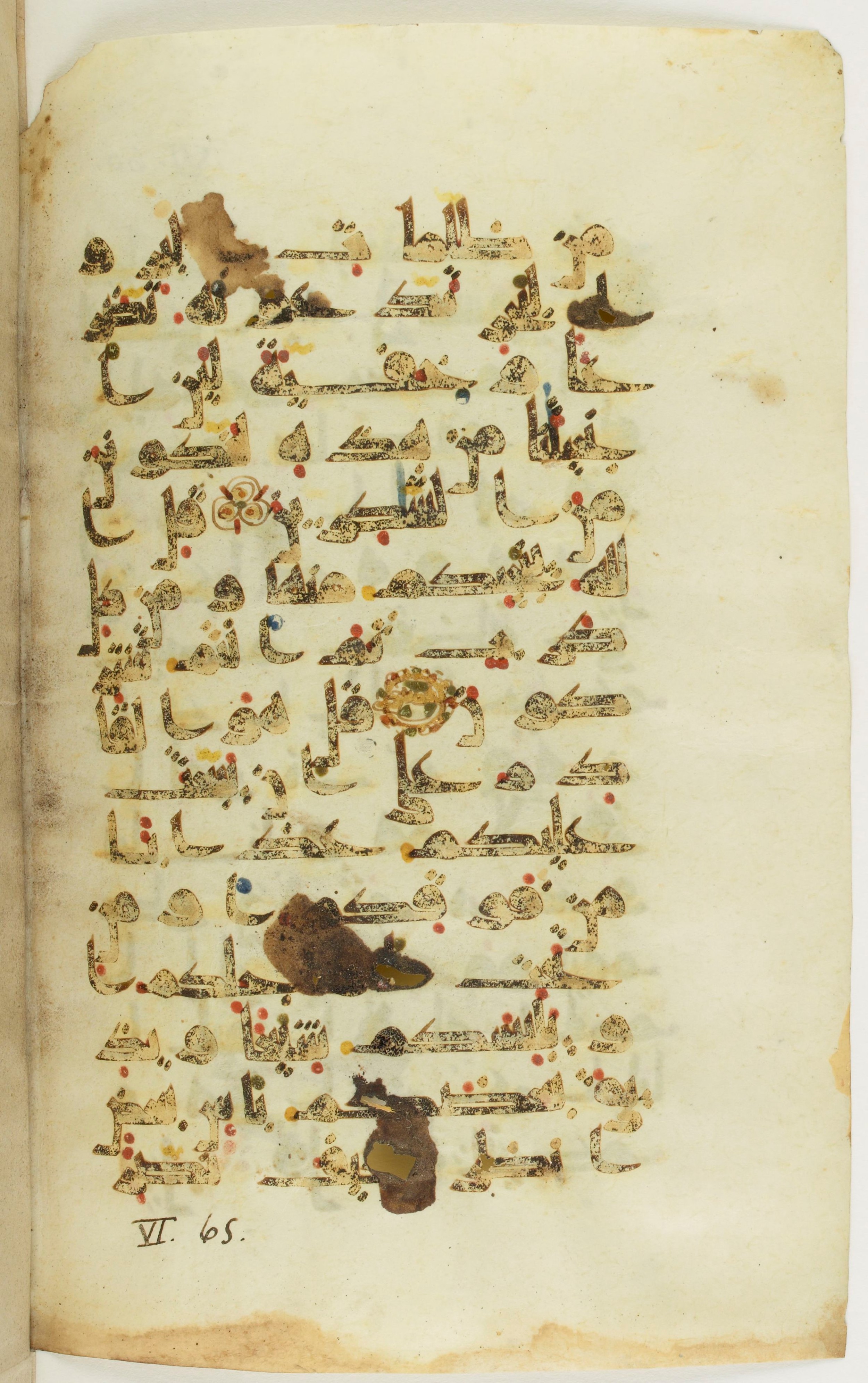 Paris, Bibliothèque nationale de France, Arabe 342 (c) (Scan 2), in Kūfī (type D V a) script, showing Surah 6:63 from 9th to 10th Century AD found in al-Fusṭāṭ, Egypt, currently housed at Bibliothèque nationale de France, Paris