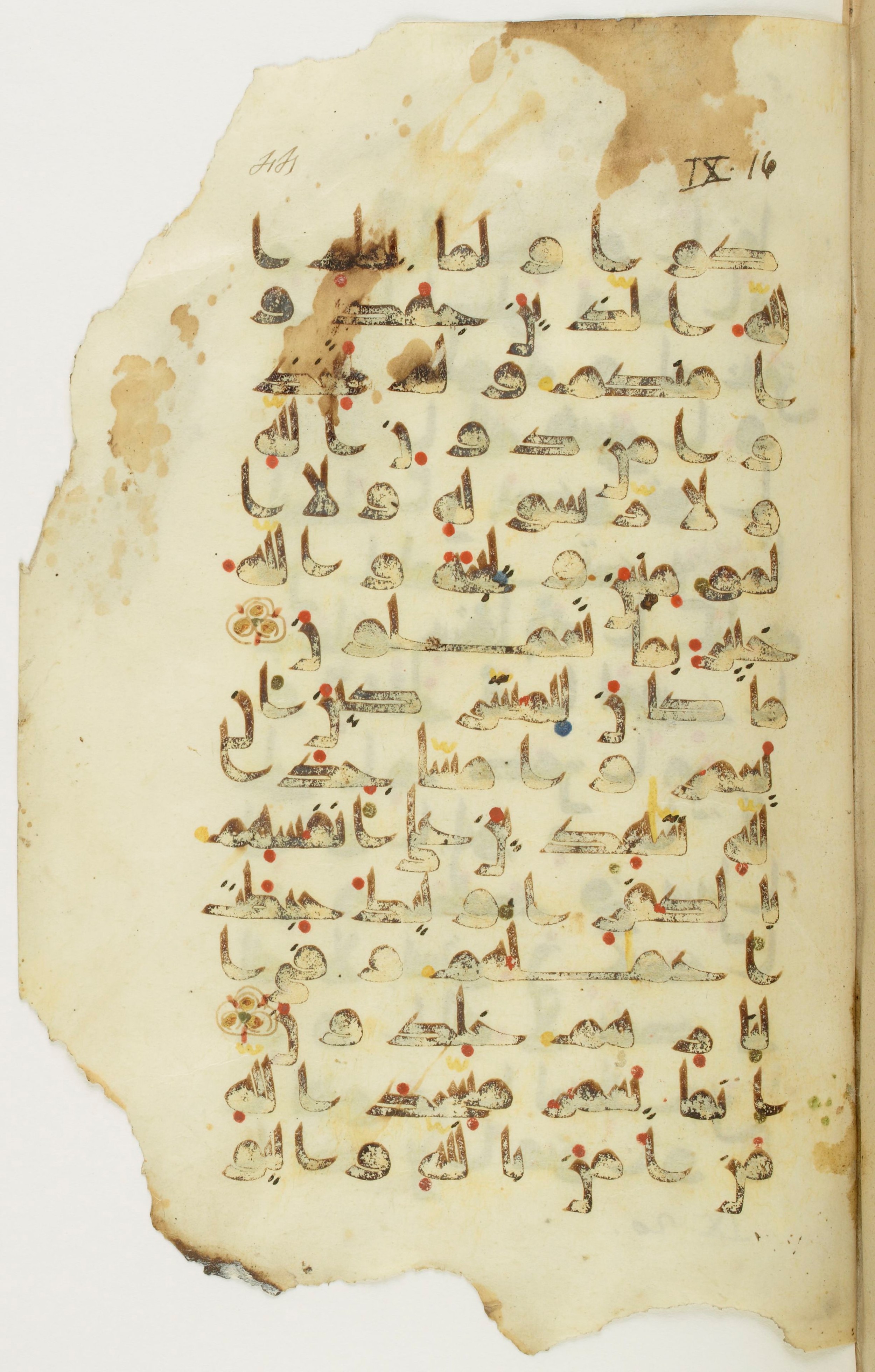 Paris, Bibliothèque nationale de France, Arabe 342 (c) (Scan 1), in Kūfī (type D V a) script, showing Surah 9:18 from 9th to 10th Century AD found in al-Fusṭāṭ, Egypt, currently housed at Bibliothèque nationale de France, Paris