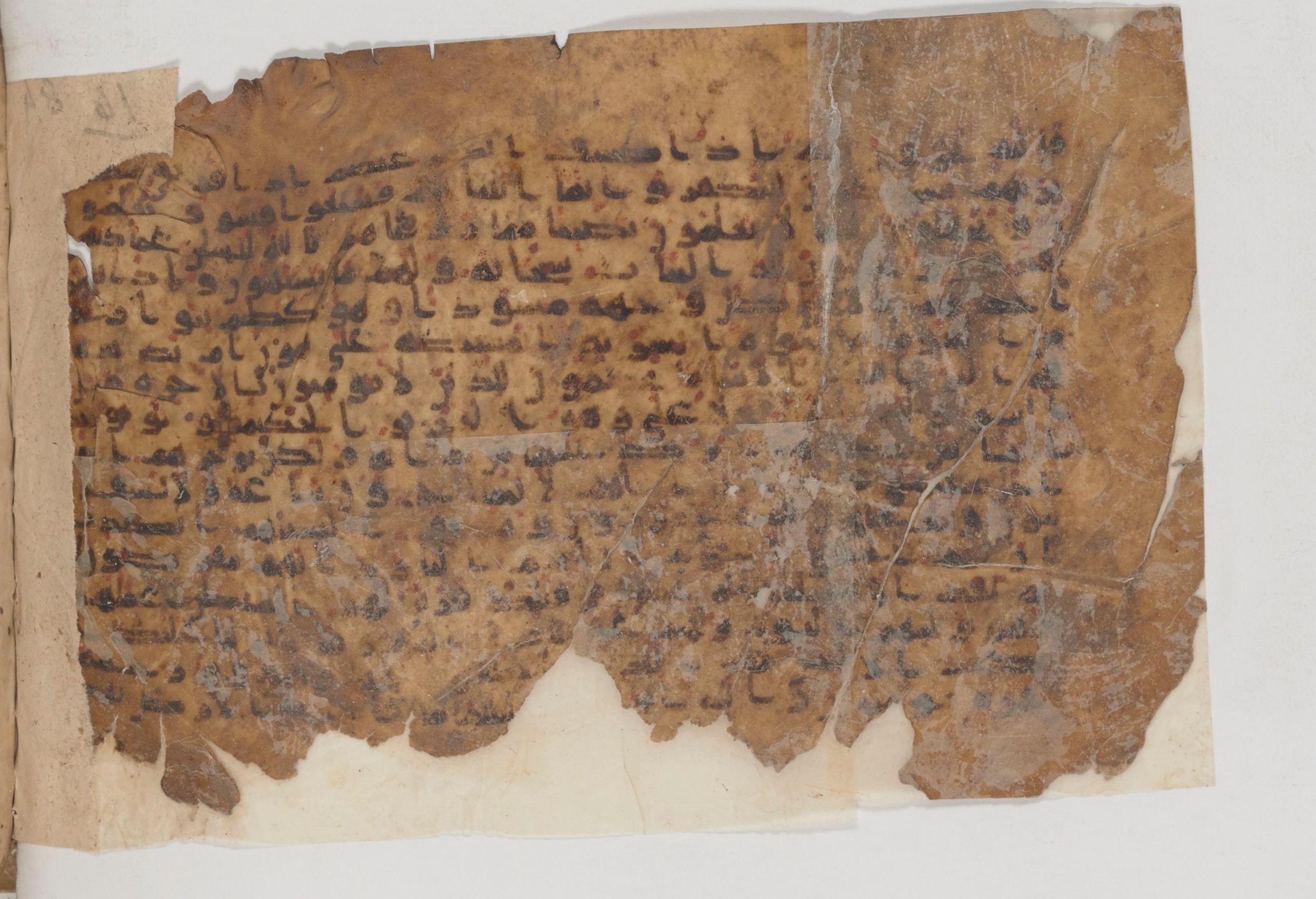 Paris, Bibliothèque nationale de France, Arabe 343, in Kūfī D script, showing Surah 16:64 from Mid 8th to Late 9th Century AD found in Fustat (Old Cairo), Egypt, currently housed at Bibliothèque nationale de France, Paris