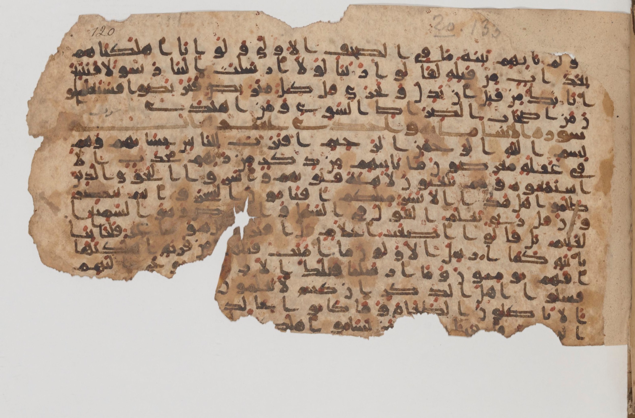 Paris, Bibliothèque nationale de France, Arabe 343, in Kūfī D script, showing Surah 21:4 from Mid 8th to Late 9th Century AD found in Fustat (Old Cairo), Egypt, currently housed at Bibliothèque nationale de France, Paris