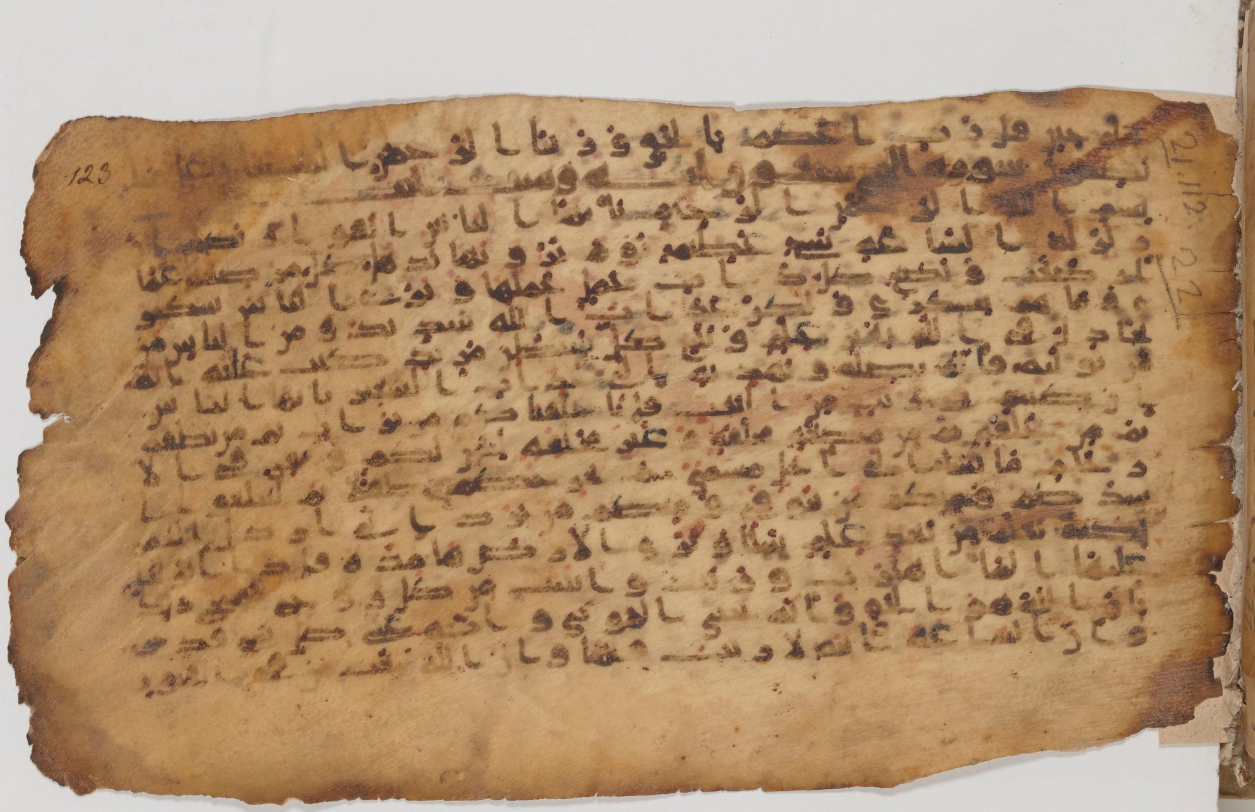 Paris, Bibliothèque nationale de France, Arabe 343, in Kūfī D script, showing Surah 21:111 from Mid 8th to Late 9th Century AD found in Fustat (Old Cairo), Egypt, currently housed at Bibliothèque nationale de France, Paris