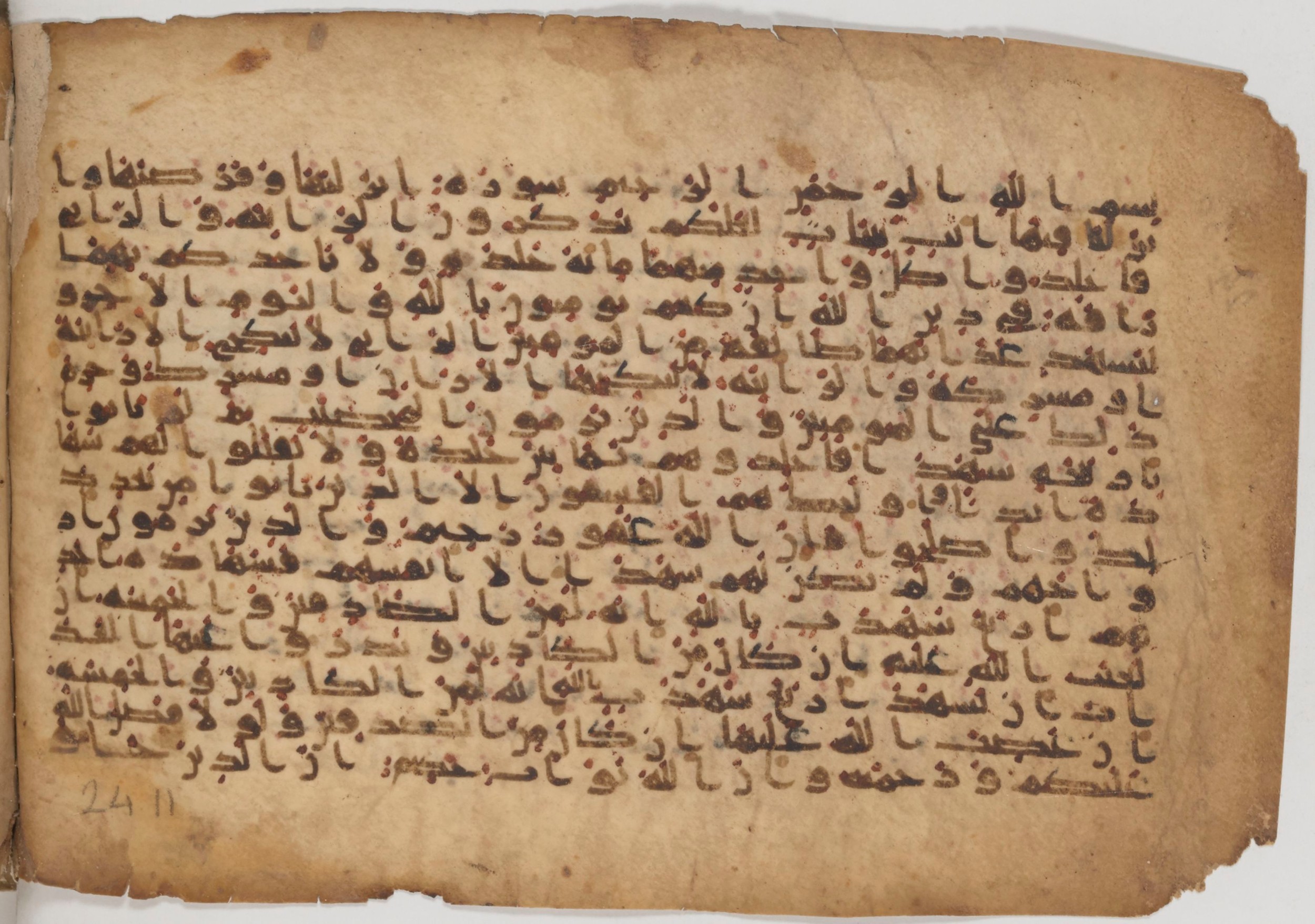 Paris, Bibliothèque nationale de France, Arabe 343, in Kūfī D script, showing Surah 24:2 from Mid 8th to Late 9th Century AD found in Fustat (Old Cairo), Egypt, currently housed at Bibliothèque nationale de France, Paris