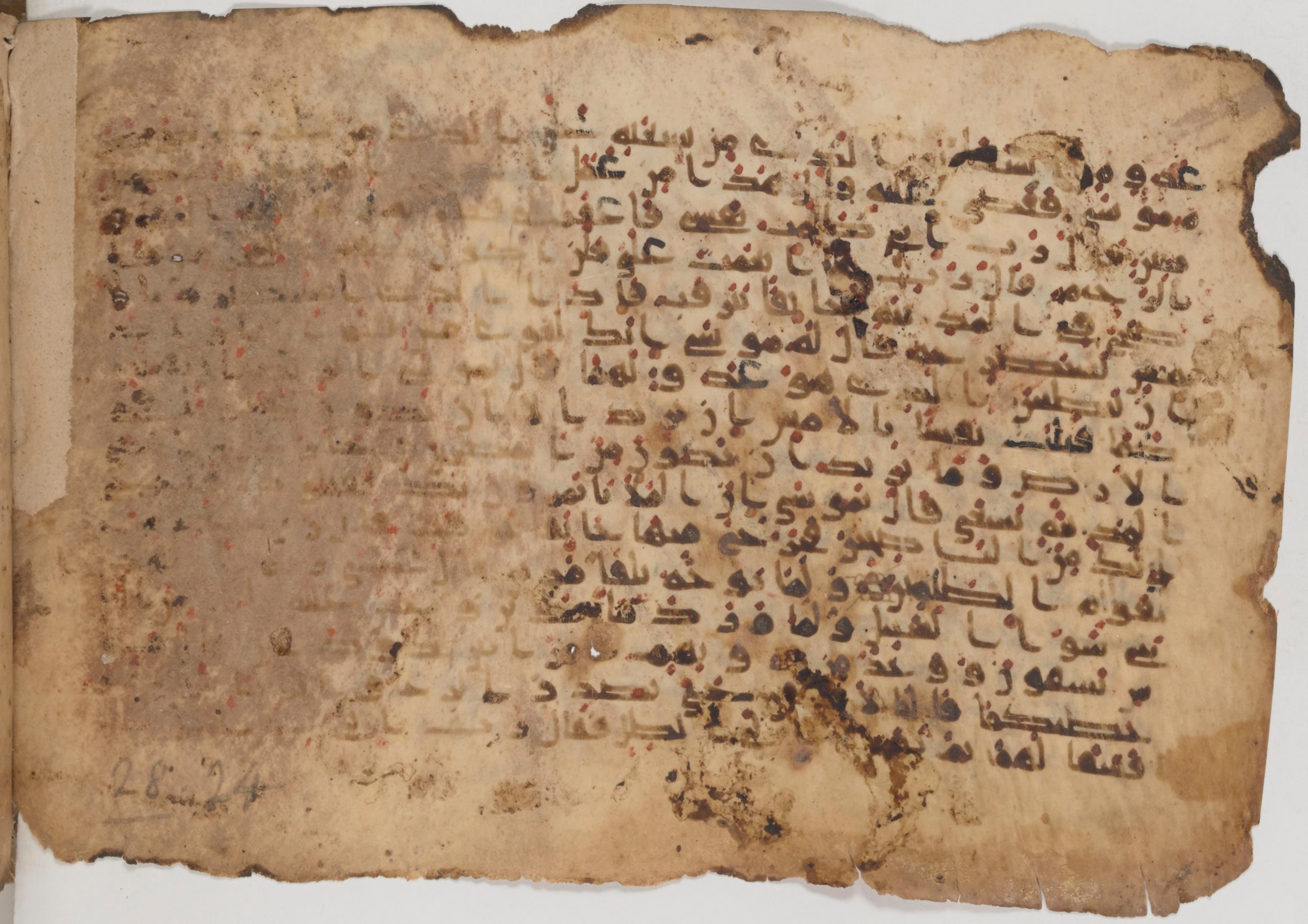 Paris, Bibliothèque nationale de France, Arabe 343, in Kūfī D script, showing Surah 28:16 from Mid 8th to Late 9th Century AD found in Fustat (Old Cairo), Egypt, currently housed at Bibliothèque nationale de France, Paris
