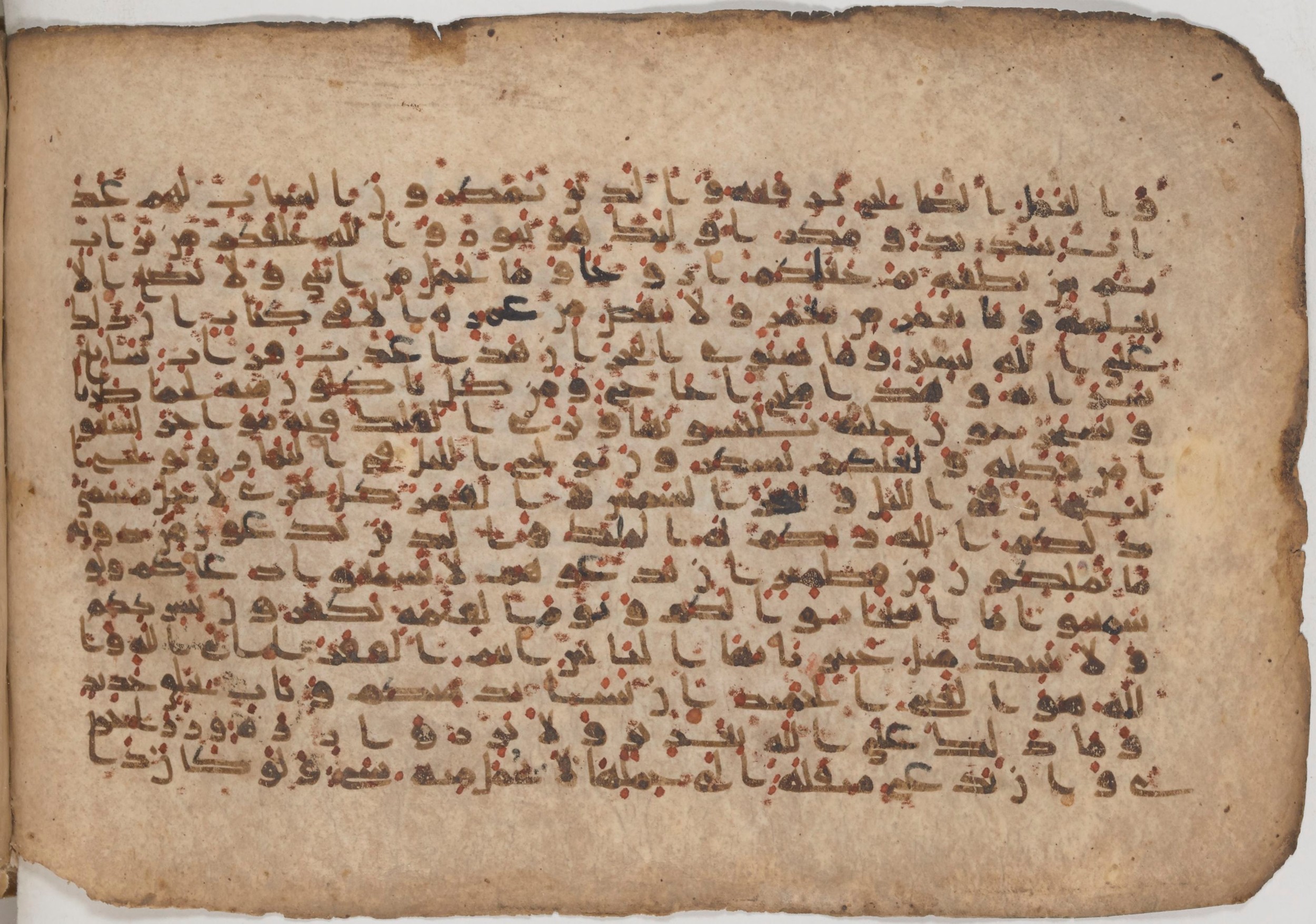 Paris, Bibliothèque nationale de France, Arabe 343, in Kūfī D script, showing Surah 35:16 from Mid 8th to Late 9th Century AD found in Fustat (Old Cairo), Egypt, currently housed at Bibliothèque nationale de France, Paris