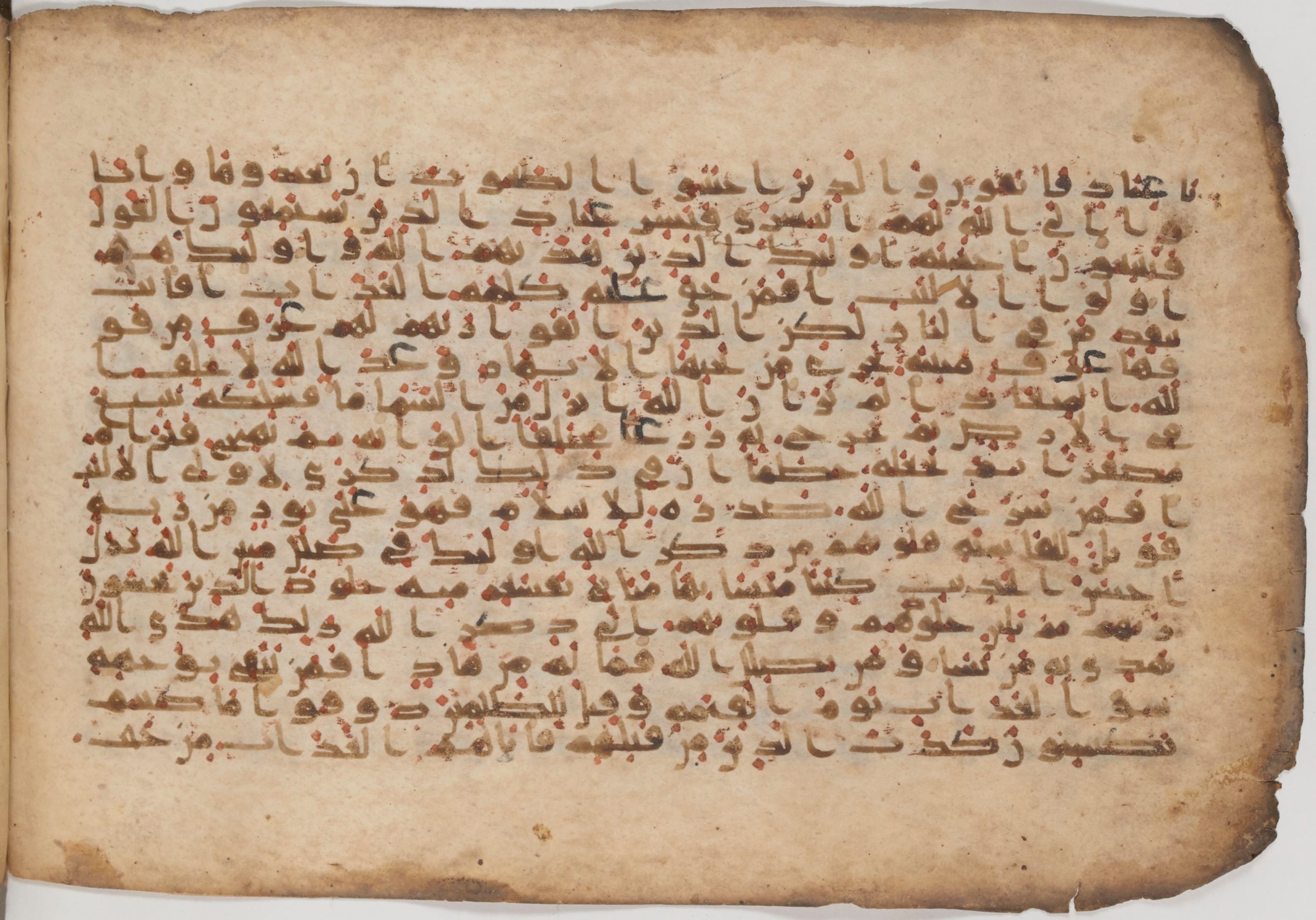 Paris, Bibliothèque nationale de France, Arabe 343, in Kūfī D script, showing Surah 39:22 from Mid 8th to Late 9th Century AD found in Fustat (Old Cairo), Egypt, currently housed at Bibliothèque nationale de France, Paris