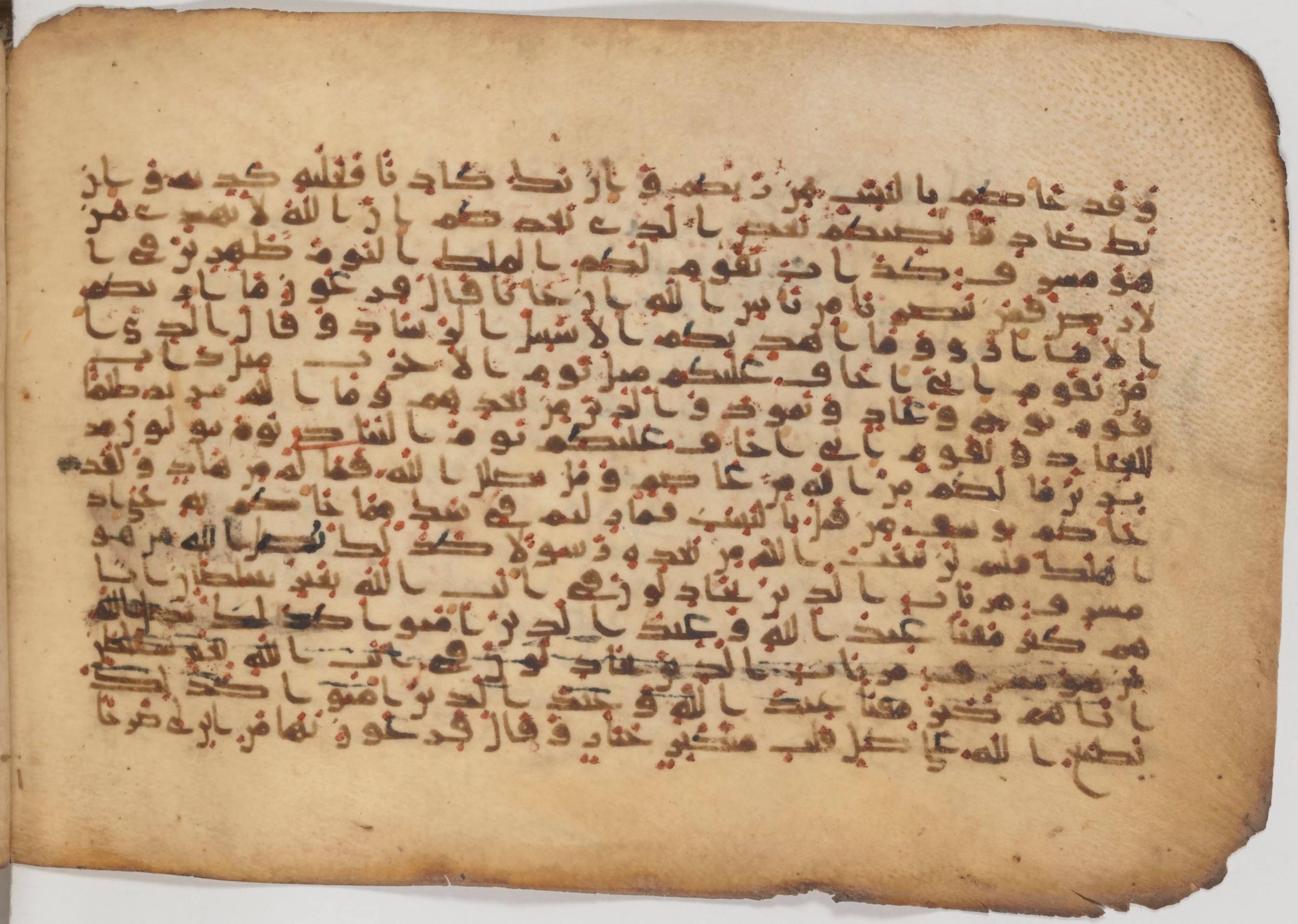 Paris, Bibliothèque nationale de France, Arabe 343, in Kūfī D script, showing Surah 40:33 from Mid 8th to Late 9th Century AD found in Fustat (Old Cairo), Egypt, currently housed at Bibliothèque nationale de France, Paris