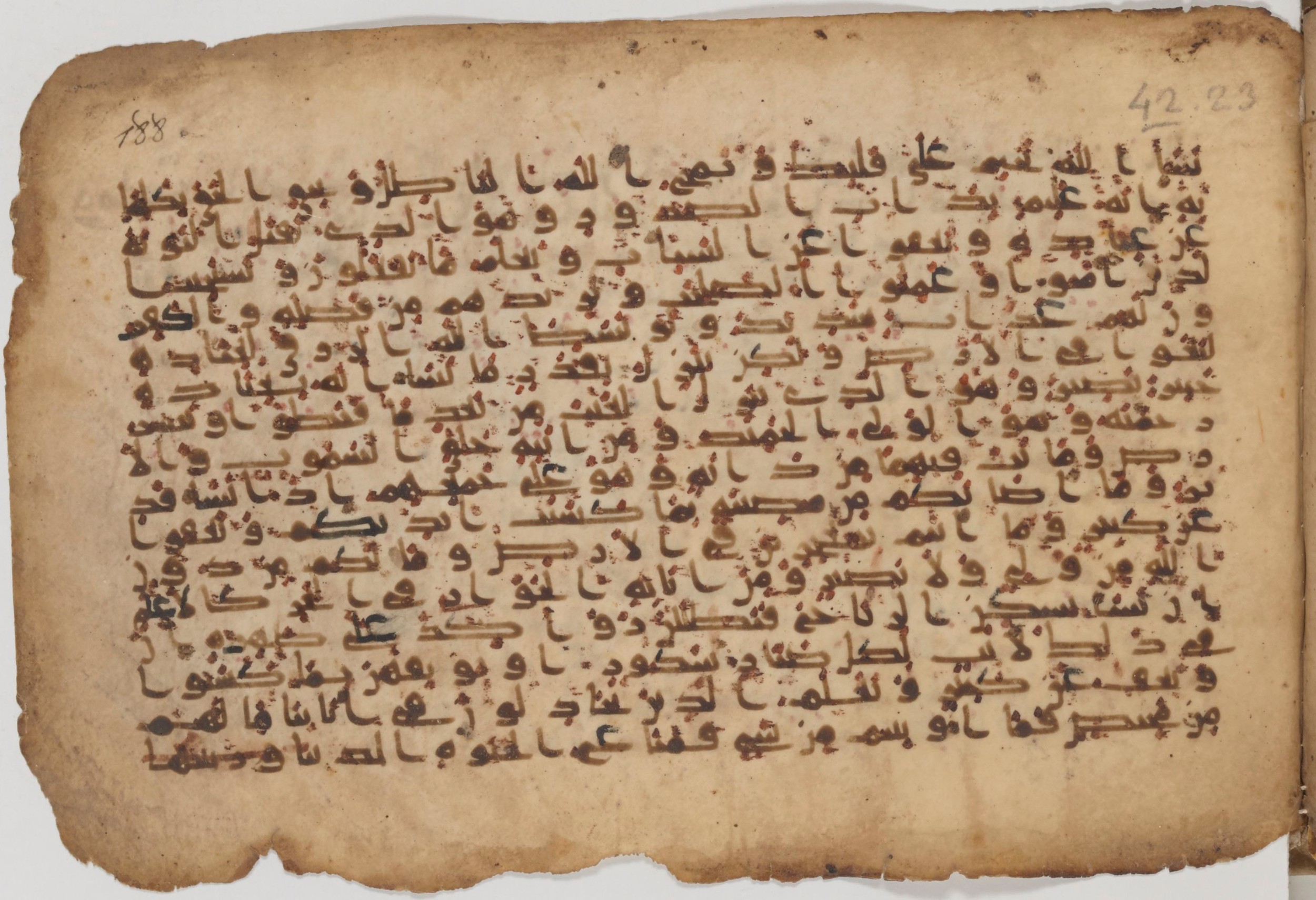 Paris, Bibliothèque nationale de France, Arabe 343, in Kūfī D script, showing Surah 42:32 from Mid 8th to Late 9th Century AD found in Fustat (Old Cairo), Egypt, currently housed at Bibliothèque nationale de France, Paris