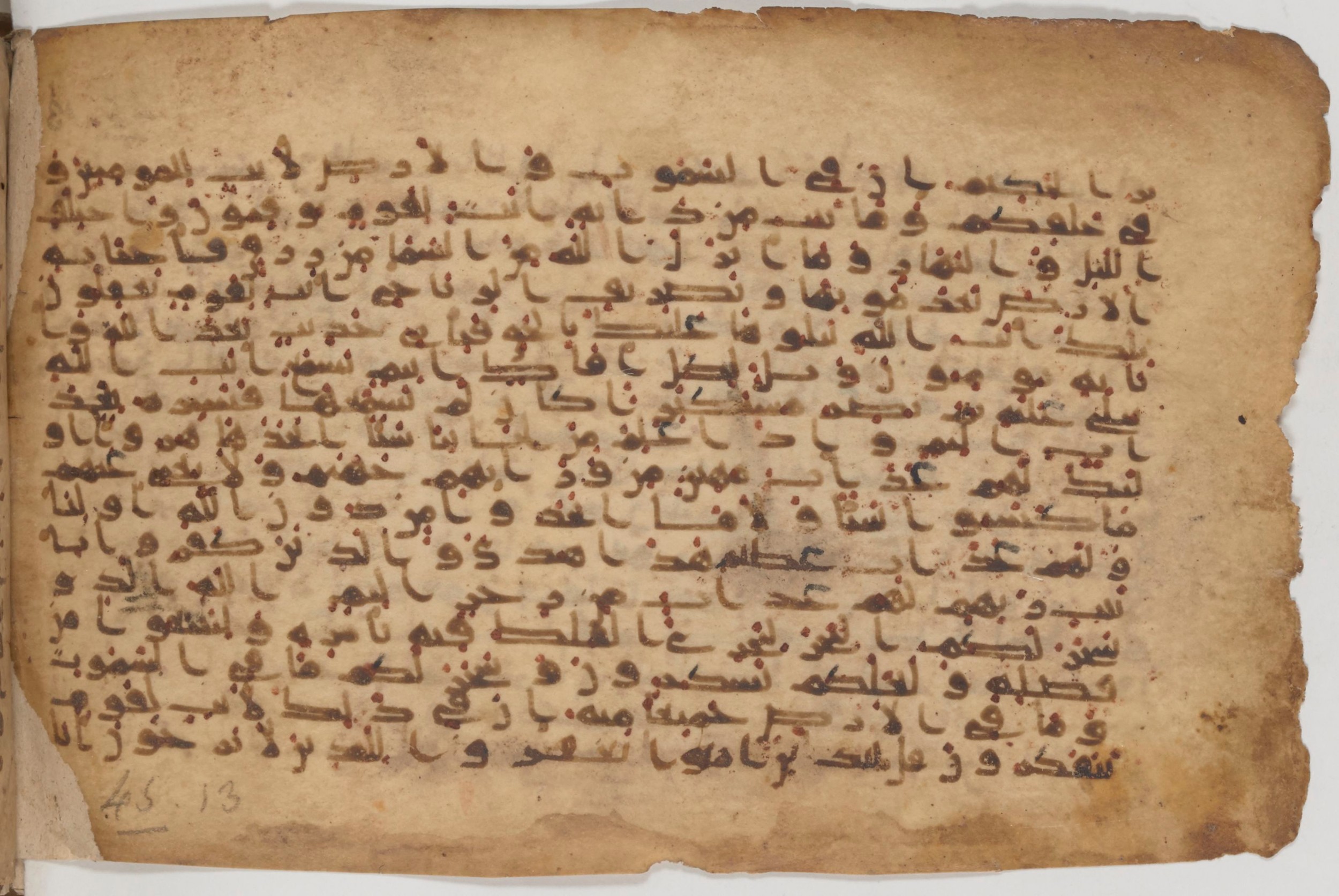 Paris, Bibliothèque nationale de France, Arabe 343, in Kūfī D script, showing Surah 45:13 from Mid 8th to Late 9th Century AD found in Fustat (Old Cairo), Egypt, currently housed at Bibliothèque nationale de France, Paris