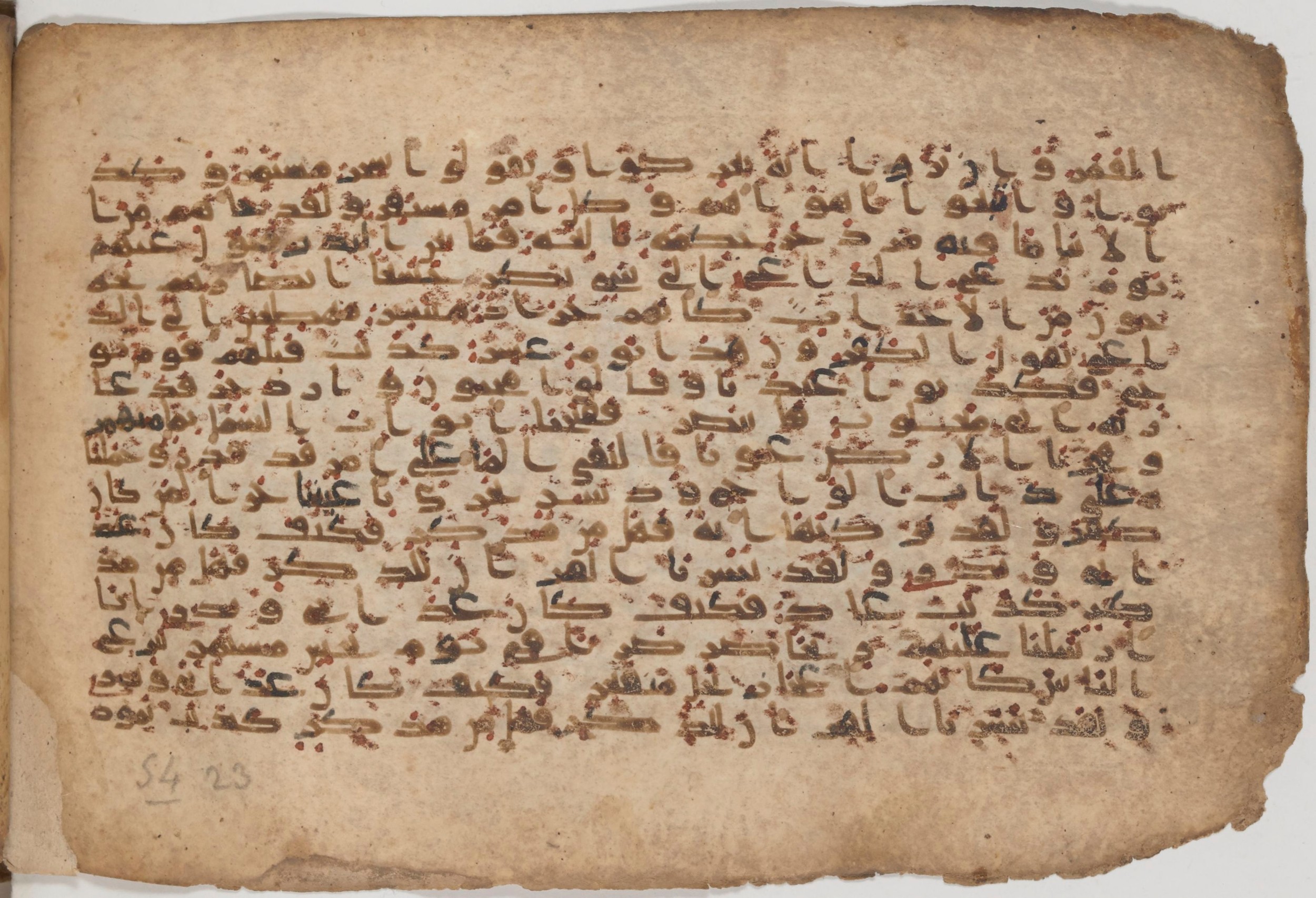 Paris, Bibliothèque nationale de France, Arabe 343, in Kūfī D script, showing Surah 54:21 from Mid 8th to Late 9th Century AD found in Fustat (Old Cairo), Egypt, currently housed at Bibliothèque nationale de France, Paris