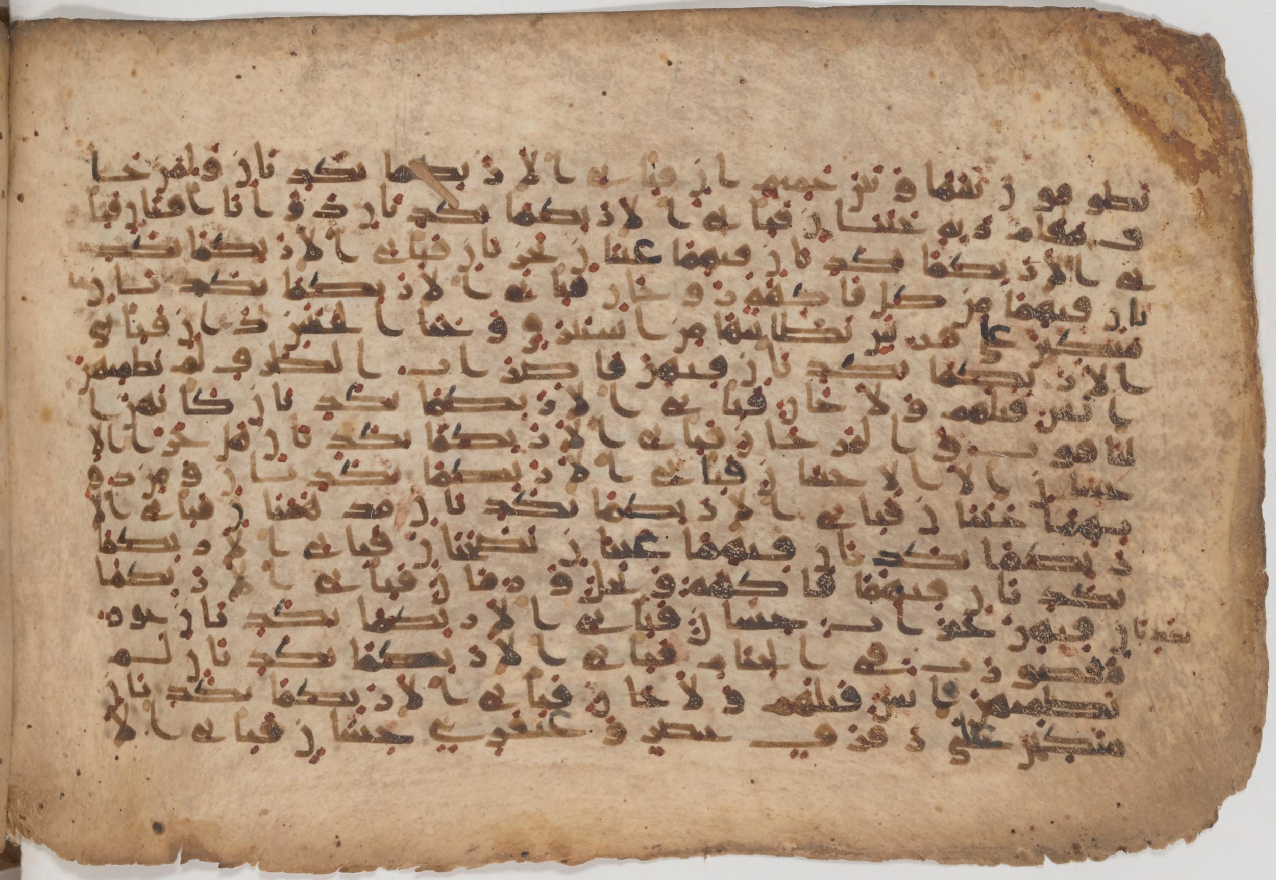 Paris, Bibliothèque nationale de France, Arabe 343, in Kūfī D script, showing Surah 55:49 from Mid 8th to Late 9th Century AD found in Fustat (Old Cairo), Egypt, currently housed at Bibliothèque nationale de France, Paris
