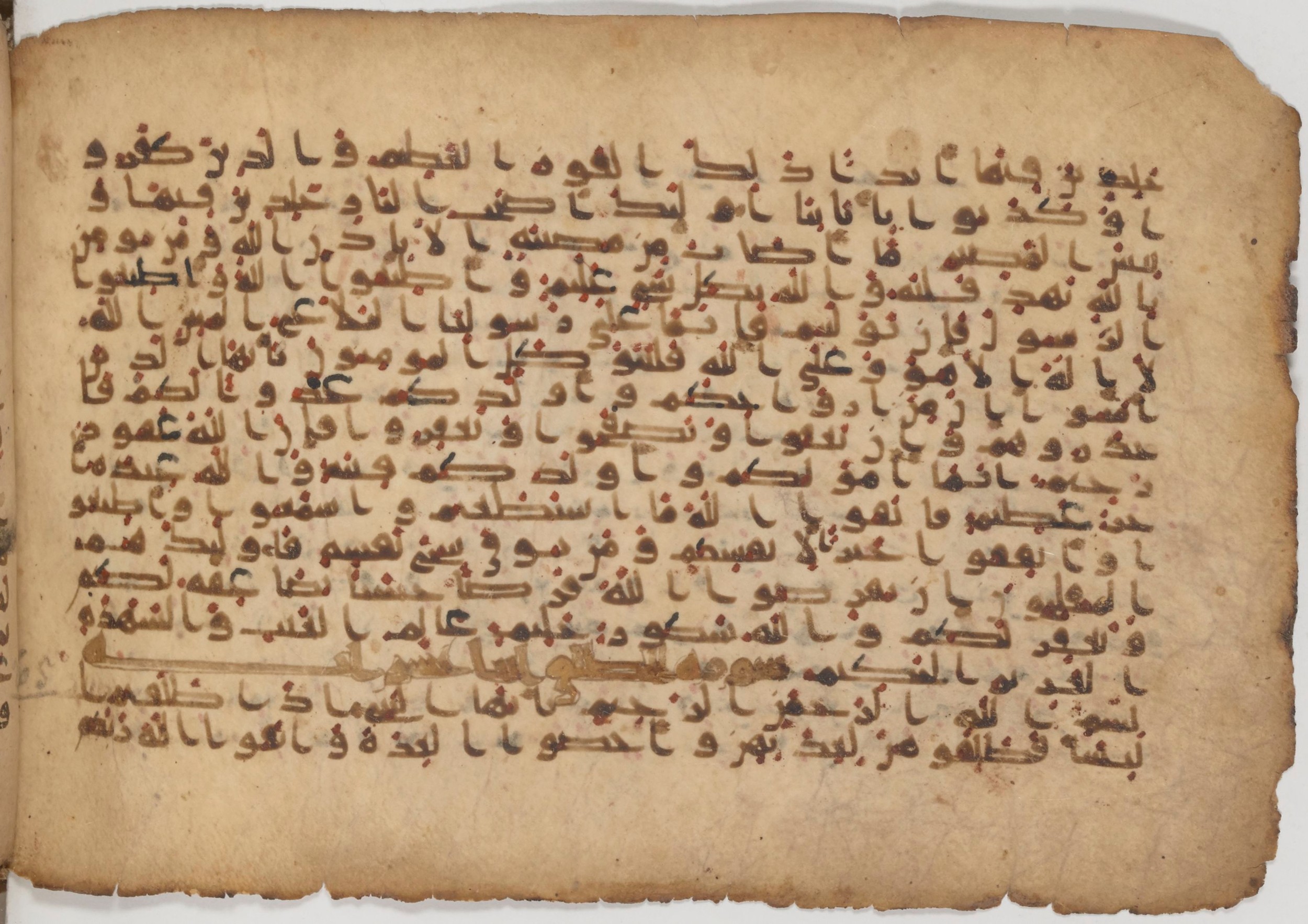 Paris, Bibliothèque nationale de France, Arabe 343, in Kūfī D script, showing Surah 64:13 from Mid 8th to Late 9th Century AD found in Fustat (Old Cairo), Egypt, currently housed at Bibliothèque nationale de France, Paris
