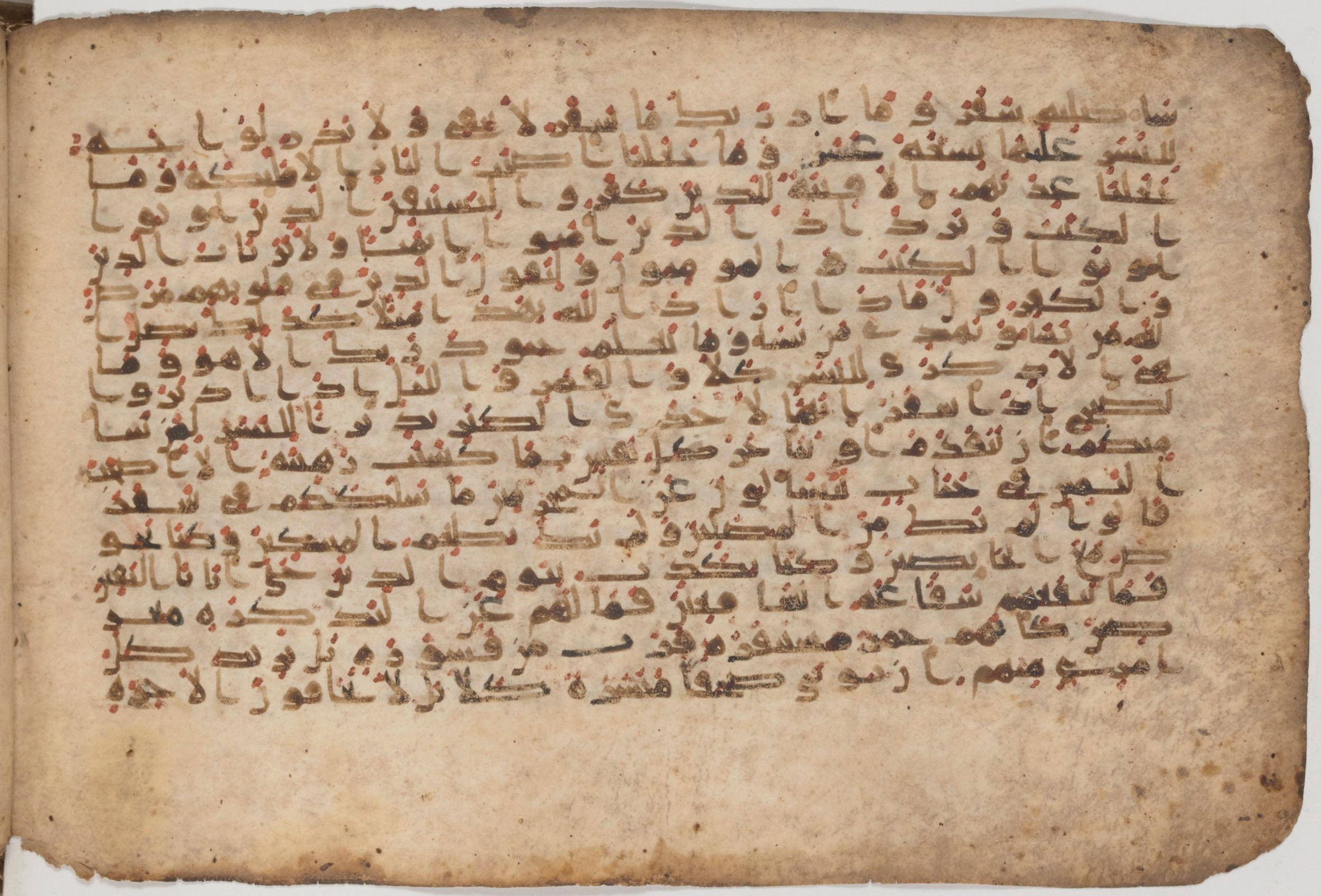 Paris, Bibliothèque nationale de France, Arabe 343, in Kūfī D script, showing Surah 74:39 from Mid 8th to Late 9th Century AD found in Fustat (Old Cairo), Egypt, currently housed at Bibliothèque nationale de France, Paris