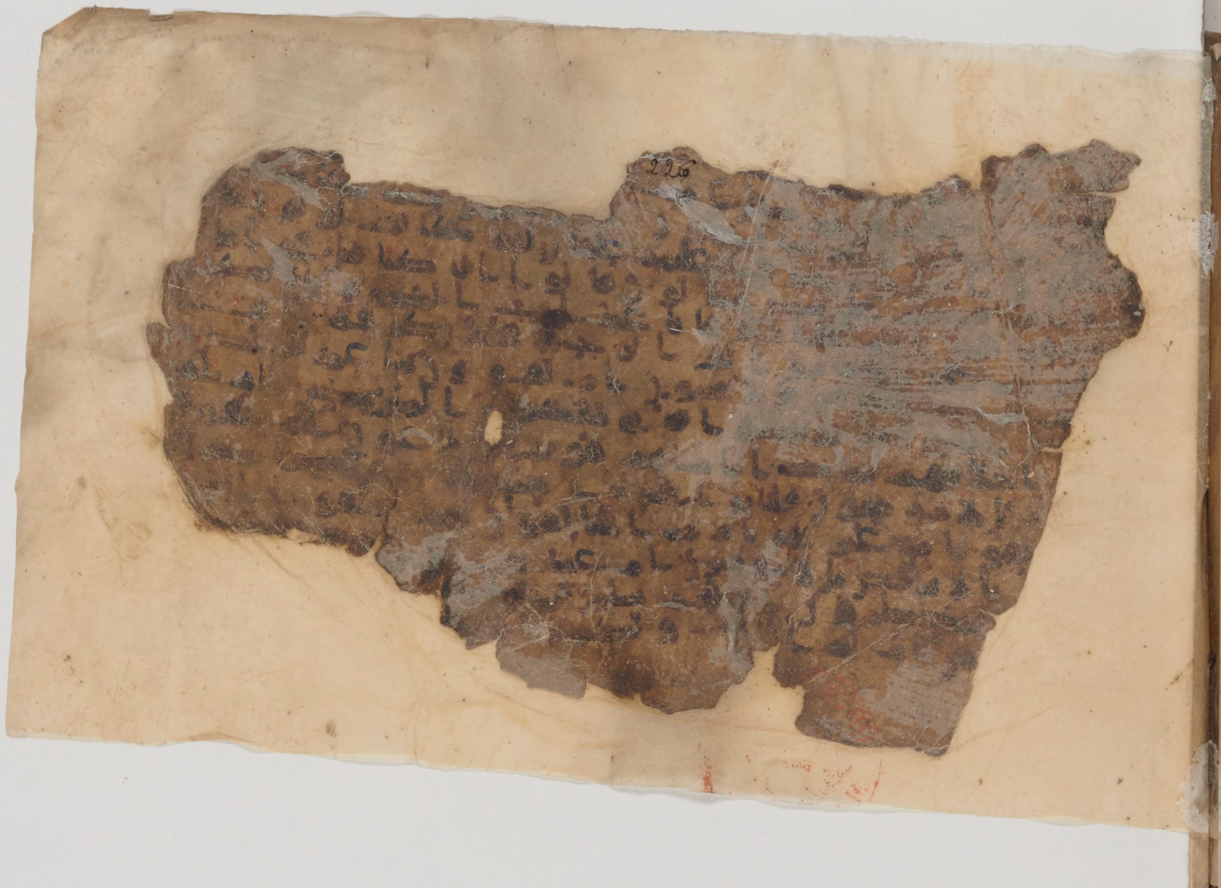 Paris, Bibliothèque nationale de France, Arabe 343, in Kūfī D script, showing Surah 52:39 from Mid 8th to Late 9th Century AD found in Fustat (Old Cairo), Egypt, currently housed at Bibliothèque nationale de France, Paris