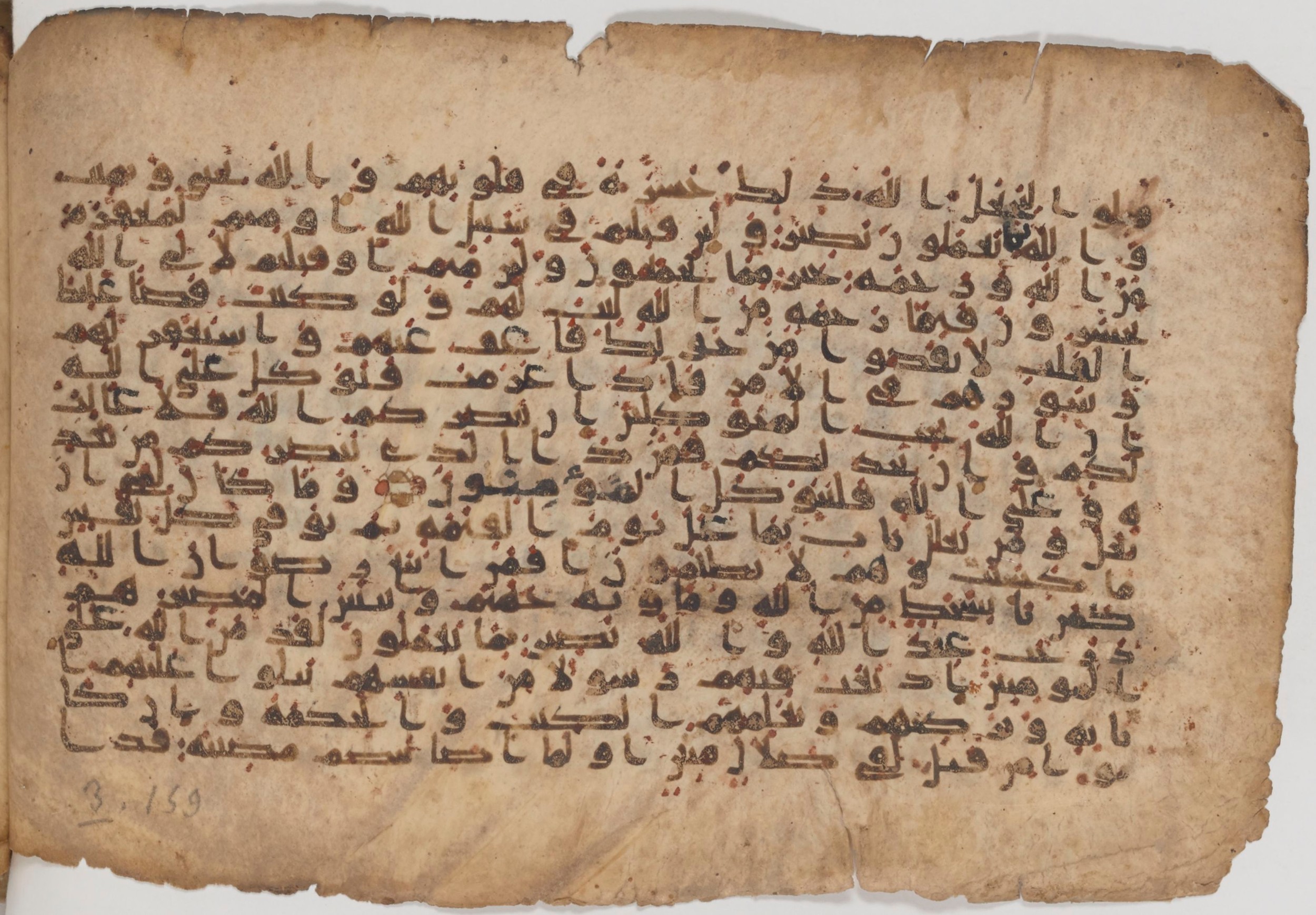 Paris, Bibliothèque nationale de France, Arabe 343, in Kūfī D script, showing Surah 3:161 from Mid 8th to Late 9th Century AD found in Fustat (Old Cairo), Egypt, currently housed at Bibliothèque nationale de France, Paris
