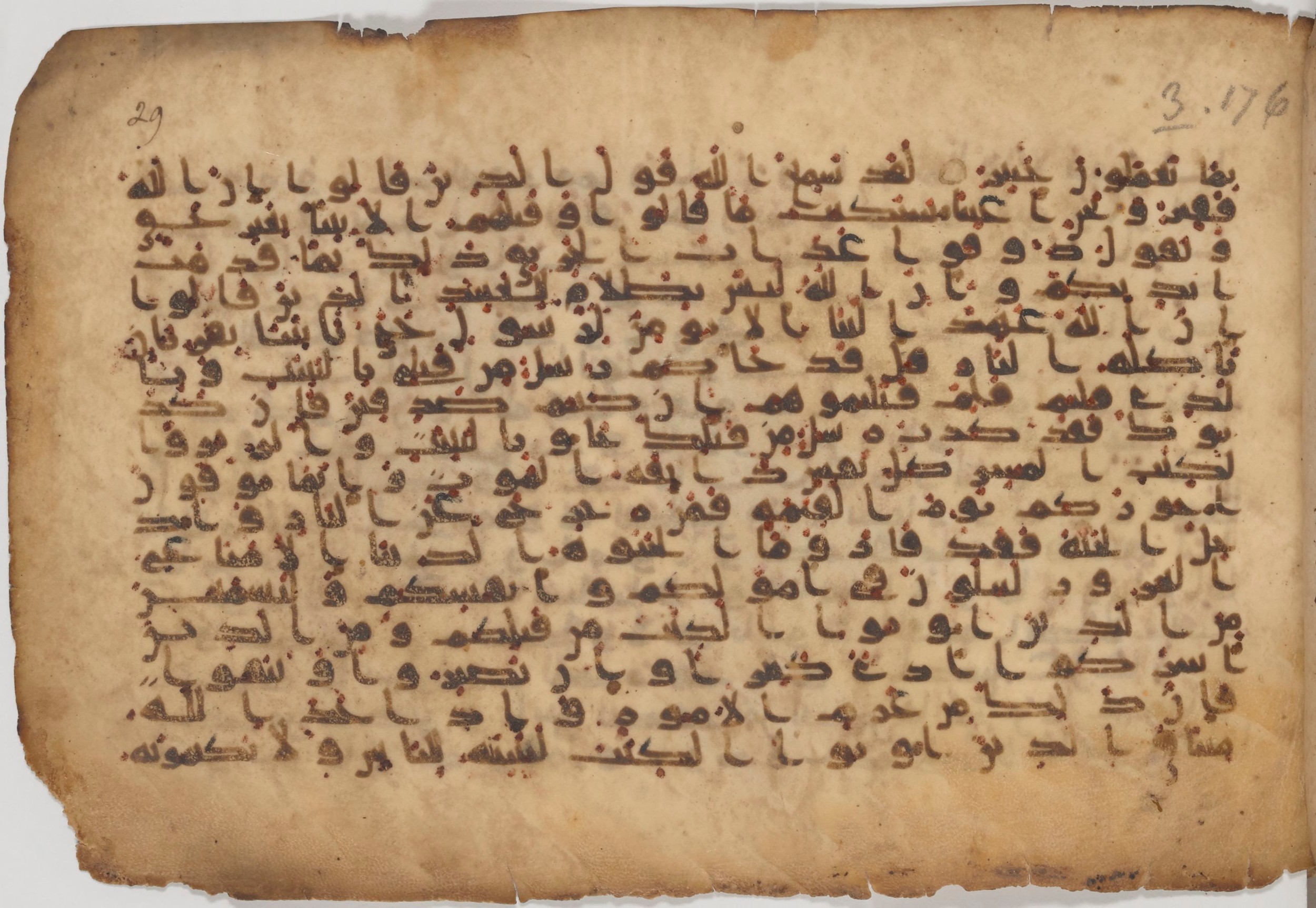 Paris, Bibliothèque nationale de France, Arabe 343, in Kūfī D script, showing Surah 3:183 from Mid 8th to Late 9th Century AD found in Fustat (Old Cairo), Egypt, currently housed at Bibliothèque nationale de France, Paris
