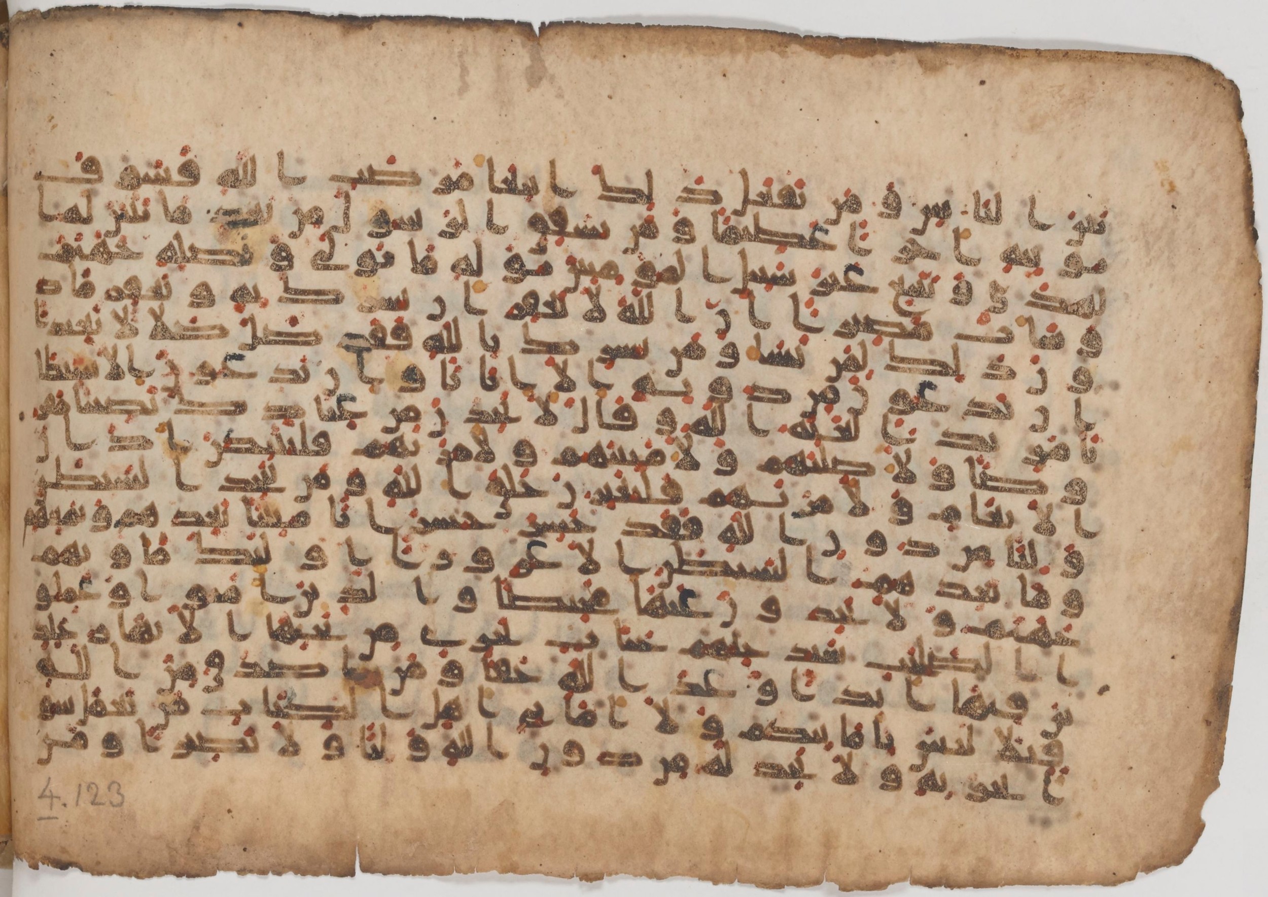 Paris, Bibliothèque nationale de France, Arabe 343, in Kūfī D script, showing Surah 4:116 from Mid 8th to Late 9th Century AD found in Fustat (Old Cairo), Egypt, currently housed at Bibliothèque nationale de France, Paris