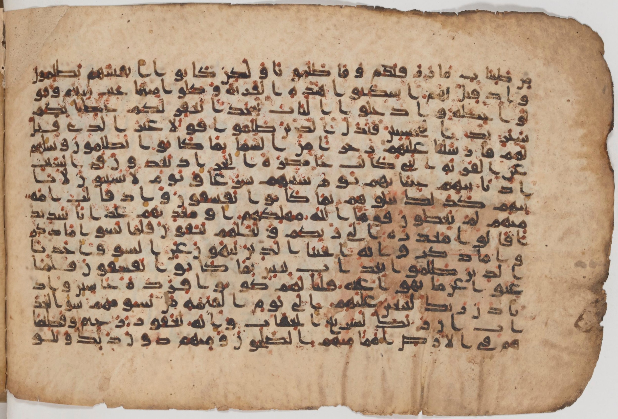 Paris, Bibliothèque nationale de France, Arabe 343, in Kūfī D script, showing Surah 7:166 from Mid 8th to Late 9th Century AD found in Fustat (Old Cairo), Egypt, currently housed at Bibliothèque nationale de France, Paris