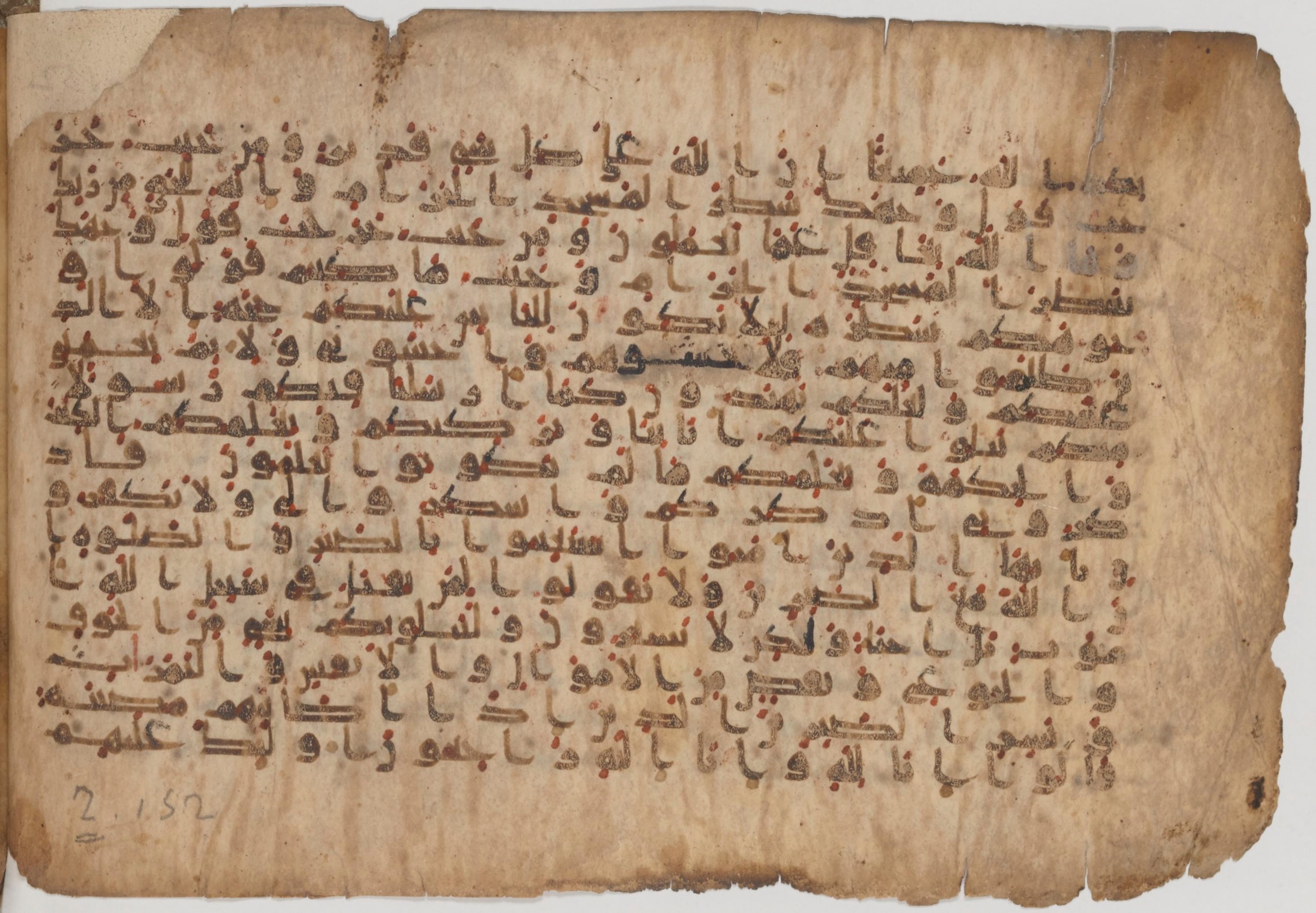 Paris, Bibliothèque nationale de France, Arabe 343, in Kūfī D script, showing Surah 2:151 from Mid 8th to Late 9th Century AD found in Fustat (Old Cairo), Egypt, currently housed at Bibliothèque nationale de France, Paris