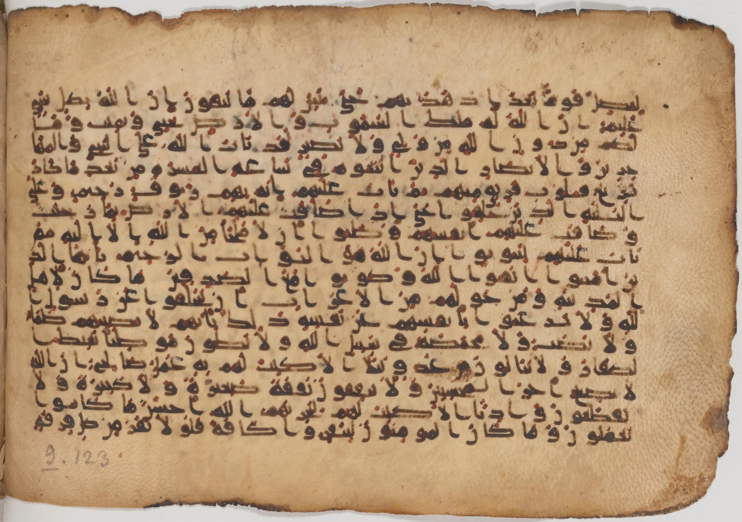 Paris, Bibliothèque nationale de France, Arabe 343, in Kūfī D script, showing Surah 9:116 from Mid 8th to Late 9th Century AD found in Fustat (Old Cairo), Egypt, currently housed at Bibliothèque nationale de France, Paris