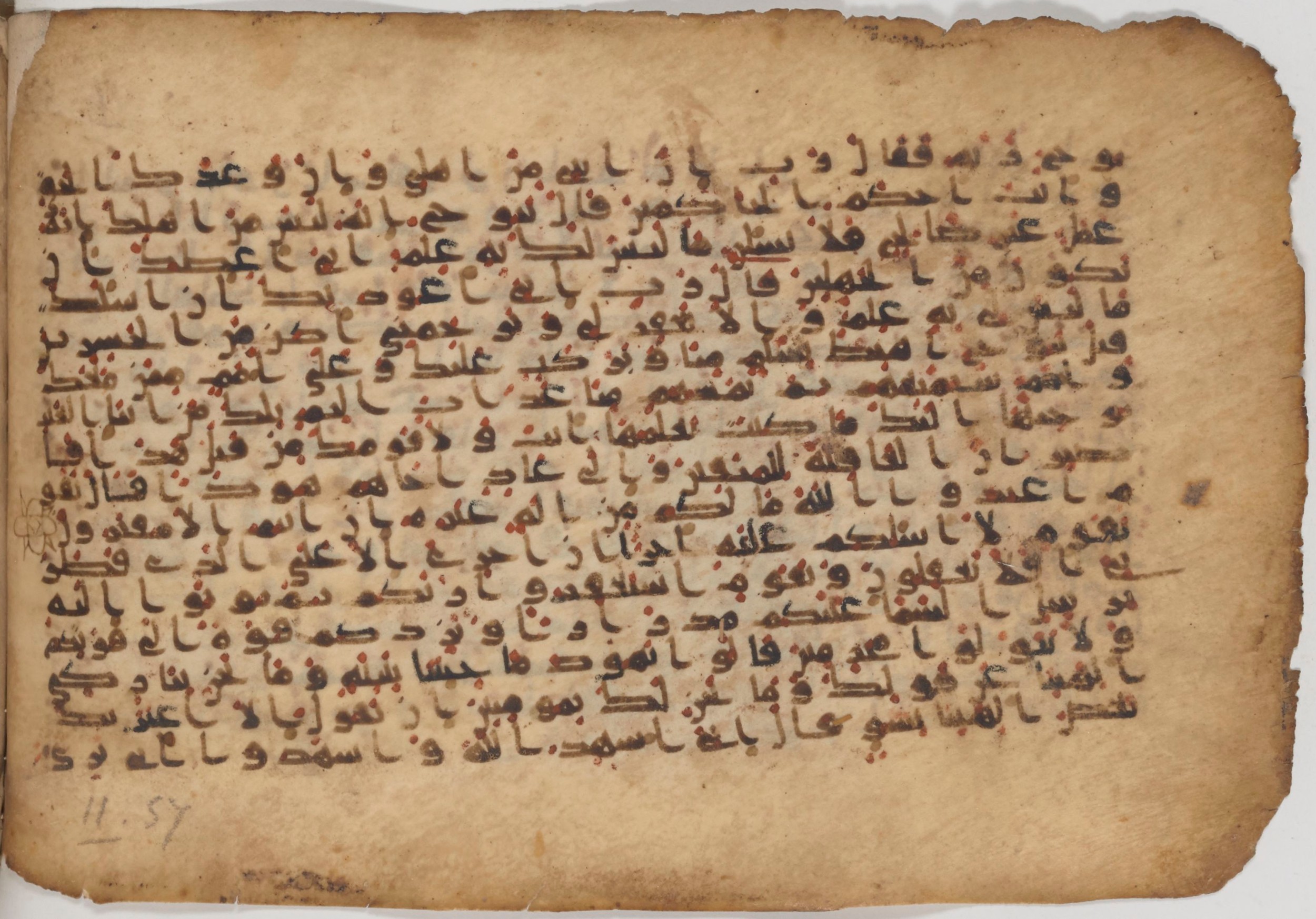 Paris, Bibliothèque nationale de France, Arabe 343, in Kūfī D script, showing Surah 11:49 from Mid 8th to Late 9th Century AD found in Fustat (Old Cairo), Egypt, currently housed at Bibliothèque nationale de France, Paris