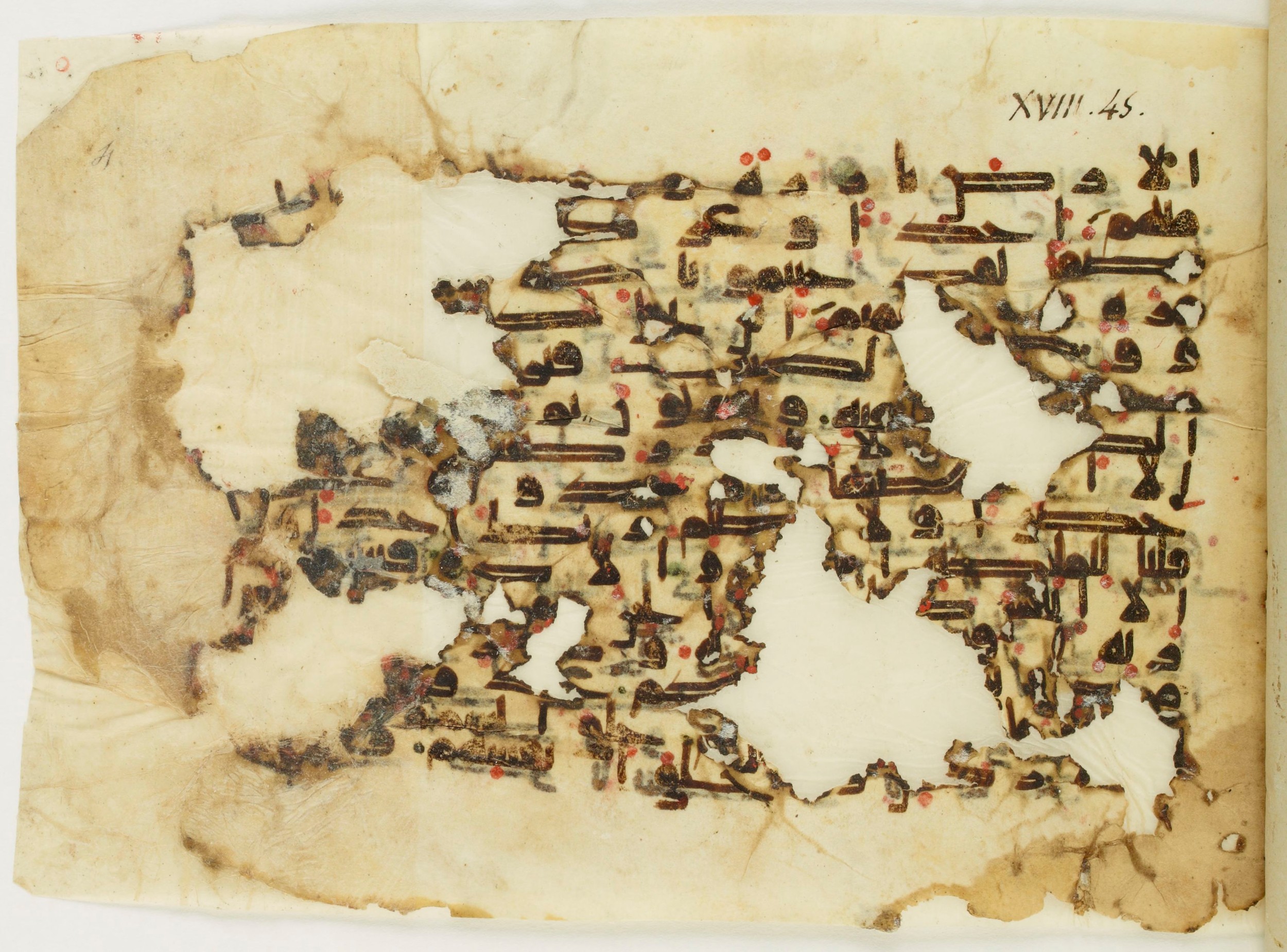 Paris, Bibliothèque nationale de France, Arabe 345 (a), in Kufic E.I script, showing Surah 18:49 from Mid-8th to Late 10th Century AD found in Fustat (Old Cairo), Egypt, currently housed at Bibliothèque nationale de France, Paris