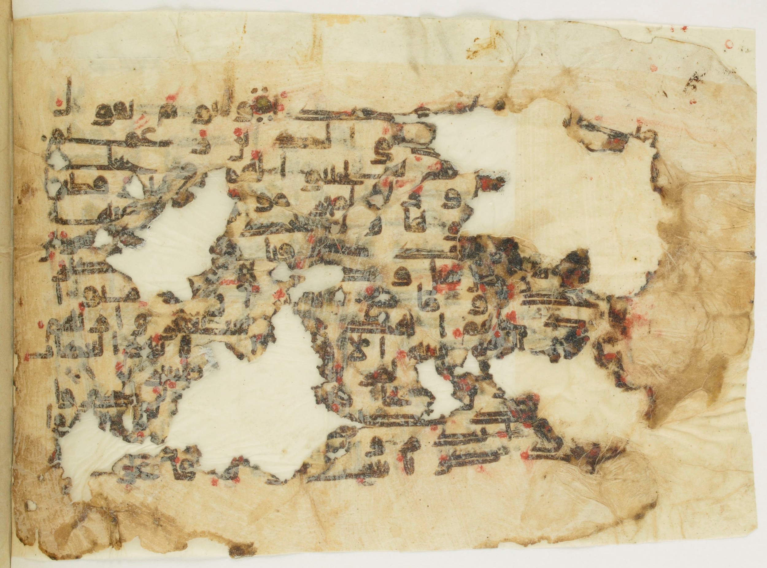 Paris, Bibliothèque nationale de France, Arabe 345 (a), in Kufic E.I script, showing Surah 18:53 from Mid-8th to Late 10th Century AD found in Fustat (Old Cairo), Egypt, currently housed at Bibliothèque nationale de France, Paris