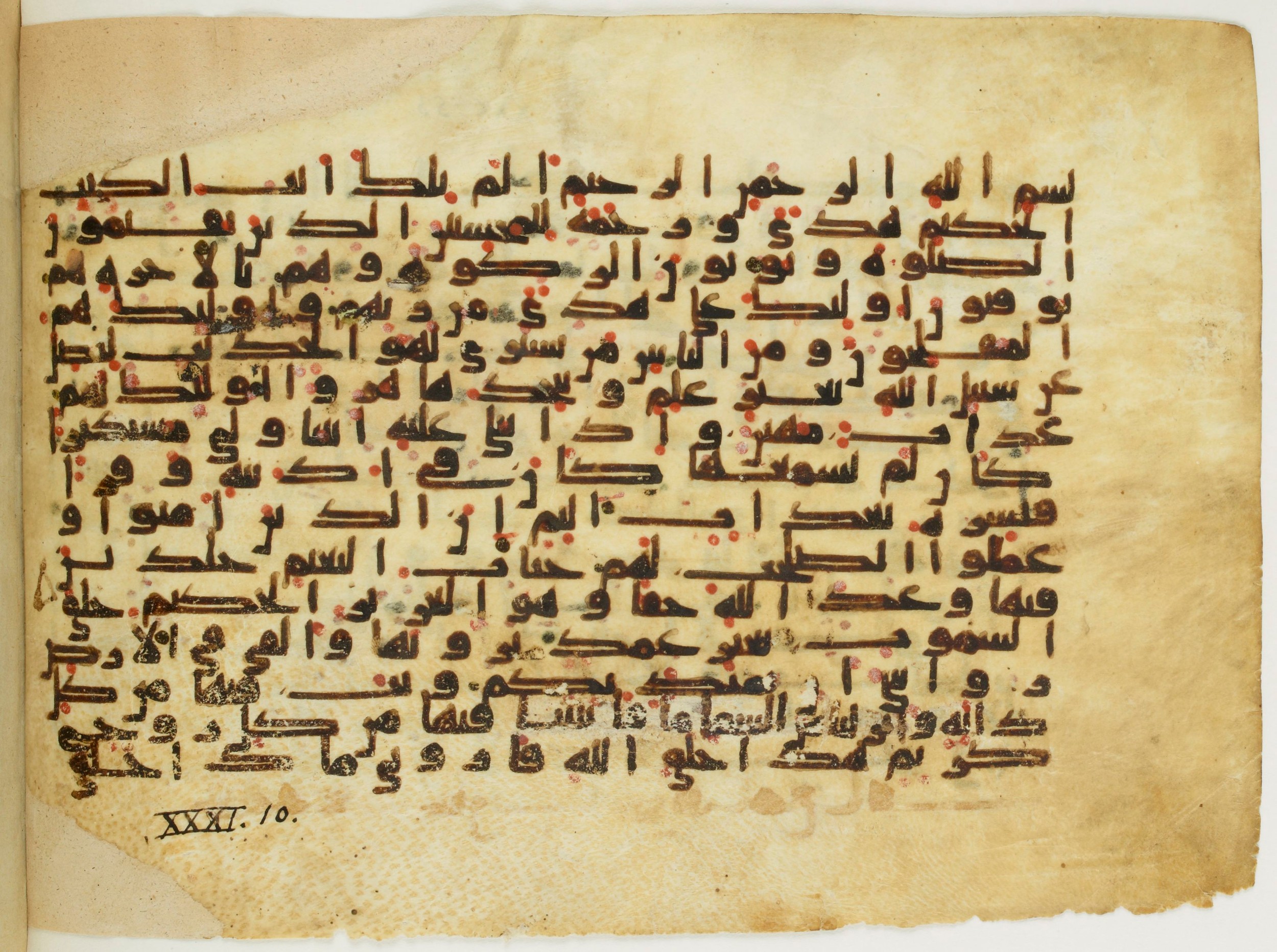 Paris, Bibliothèque nationale de France, Arabe 345 (a), in Kufic E.I script, showing Surah 31:2 from Mid-8th to Late 10th Century AD found in Fustat (Old Cairo), Egypt, currently housed at Bibliothèque nationale de France, Paris