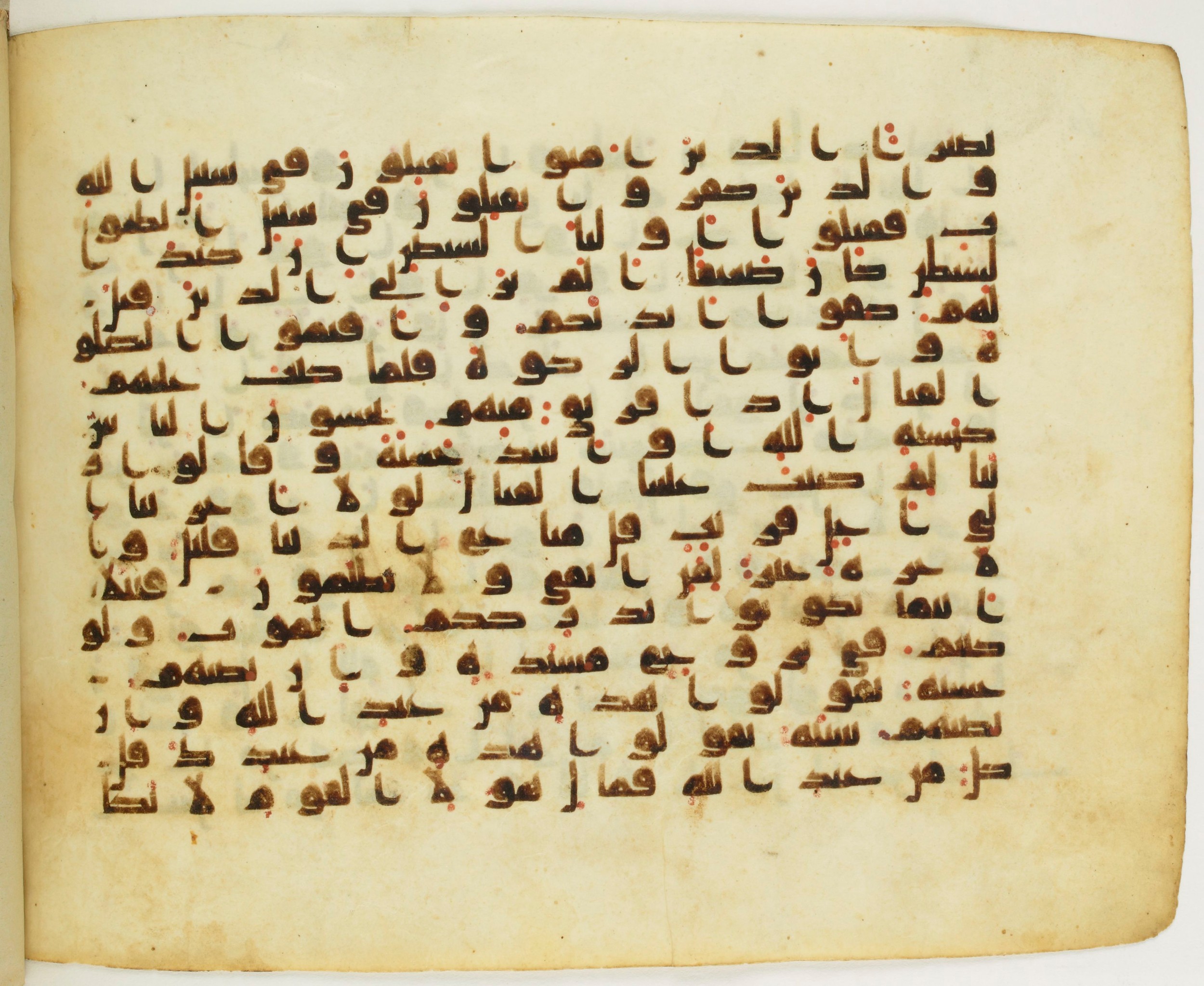Paris, Bibliothèque nationale de France, Arabe 345 (b), in Early Kufic (D IV) script, showing Surah 4:76 from Mid 8th to Late 10th Century AD found in Fustat (Old Cairo), Egypt, currently housed at Bibliothèque nationale de France, Paris