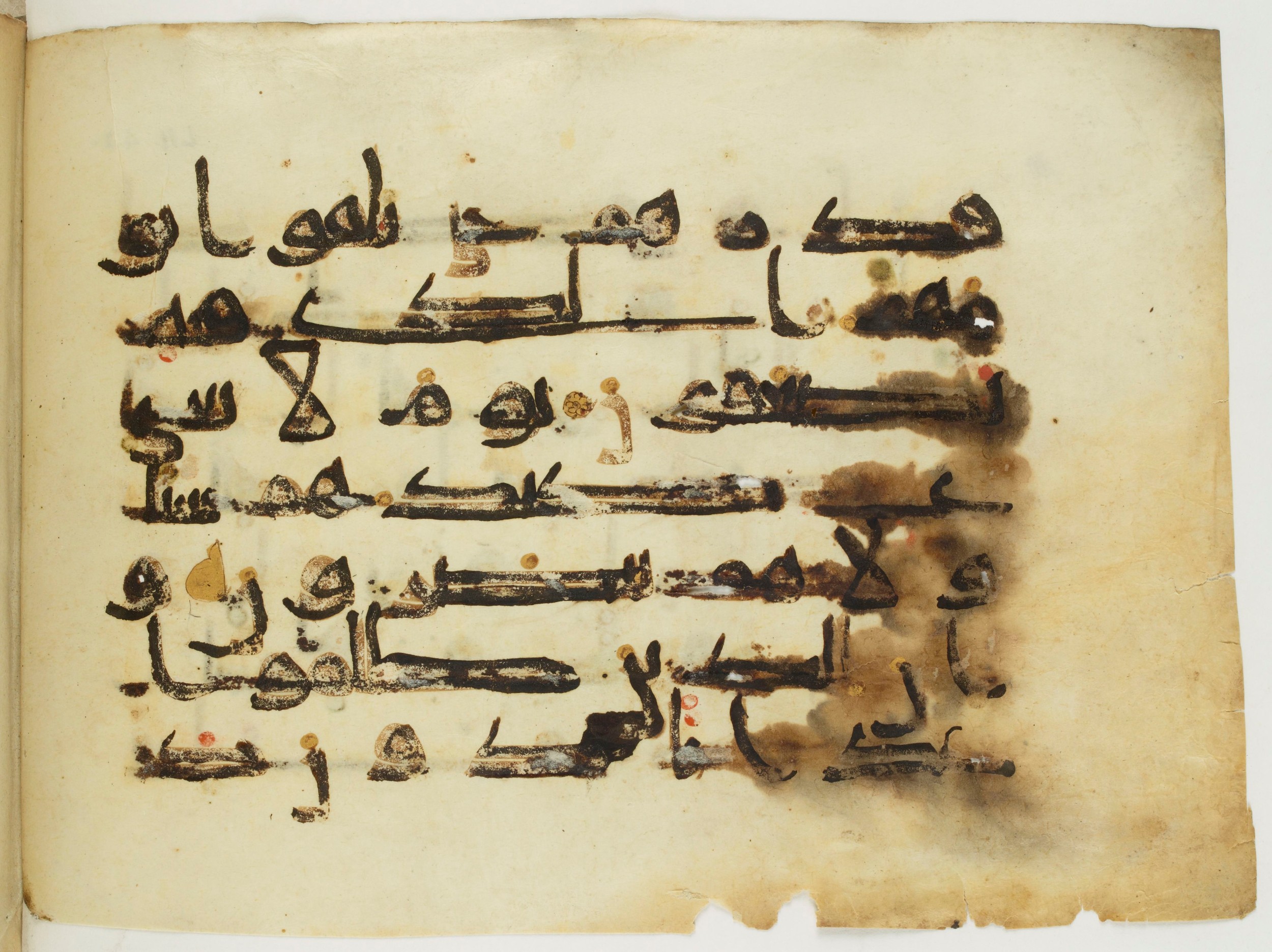 Paris, Bibliothèque nationale de France, Arabe 346 (a), in Kūfī D.I script, showing Surah 52:45 from Late 8th / 9th Century AD found in Fustat (Old Cairo), Egypt, currently housed at Bibliothèque nationale de France, Paris
