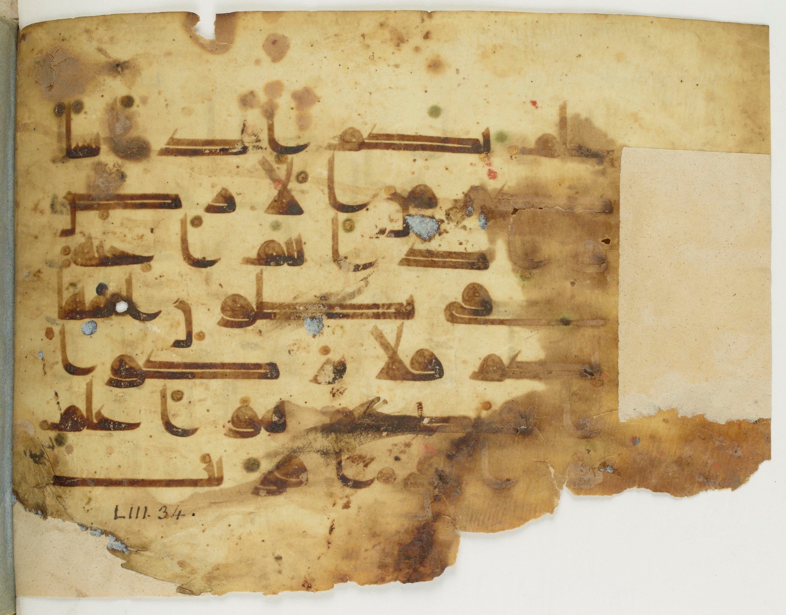 Paris, Bibliothèque nationale de France, Arabe 346 (a) (Scan 2), in Kūfī D.I script, showing Surah 53:32 from Late 8th / 9th Century AD found in Fustat (Old Cairo), Egypt, currently housed at Bibliothèque nationale de France, Paris