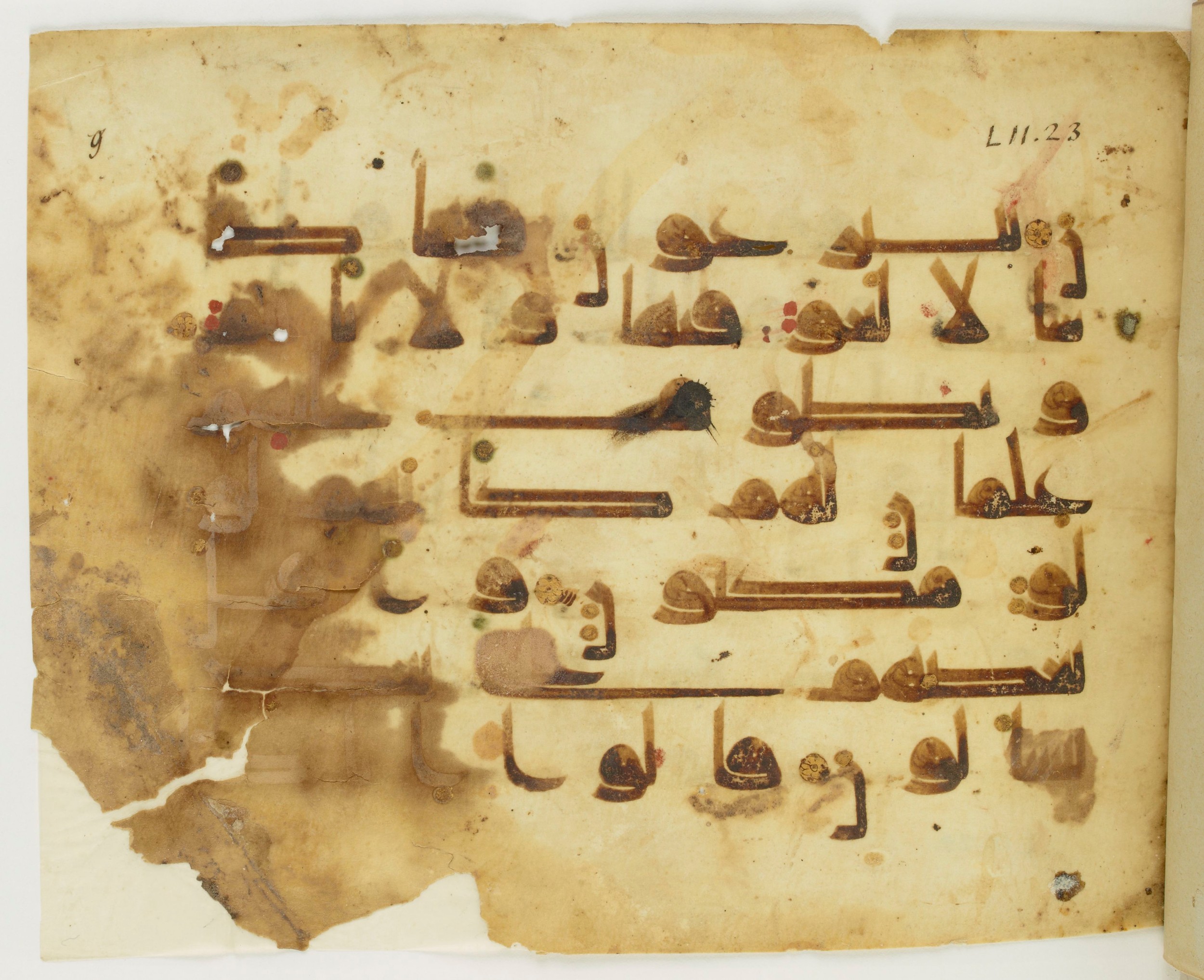 Paris, Bibliothèque nationale de France, Arabe 346 (a), in Kūfī D.I script, showing Surah 52:25 from Late 8th / 9th Century AD found in Fustat (Old Cairo), Egypt, currently housed at Bibliothèque nationale de France, Paris