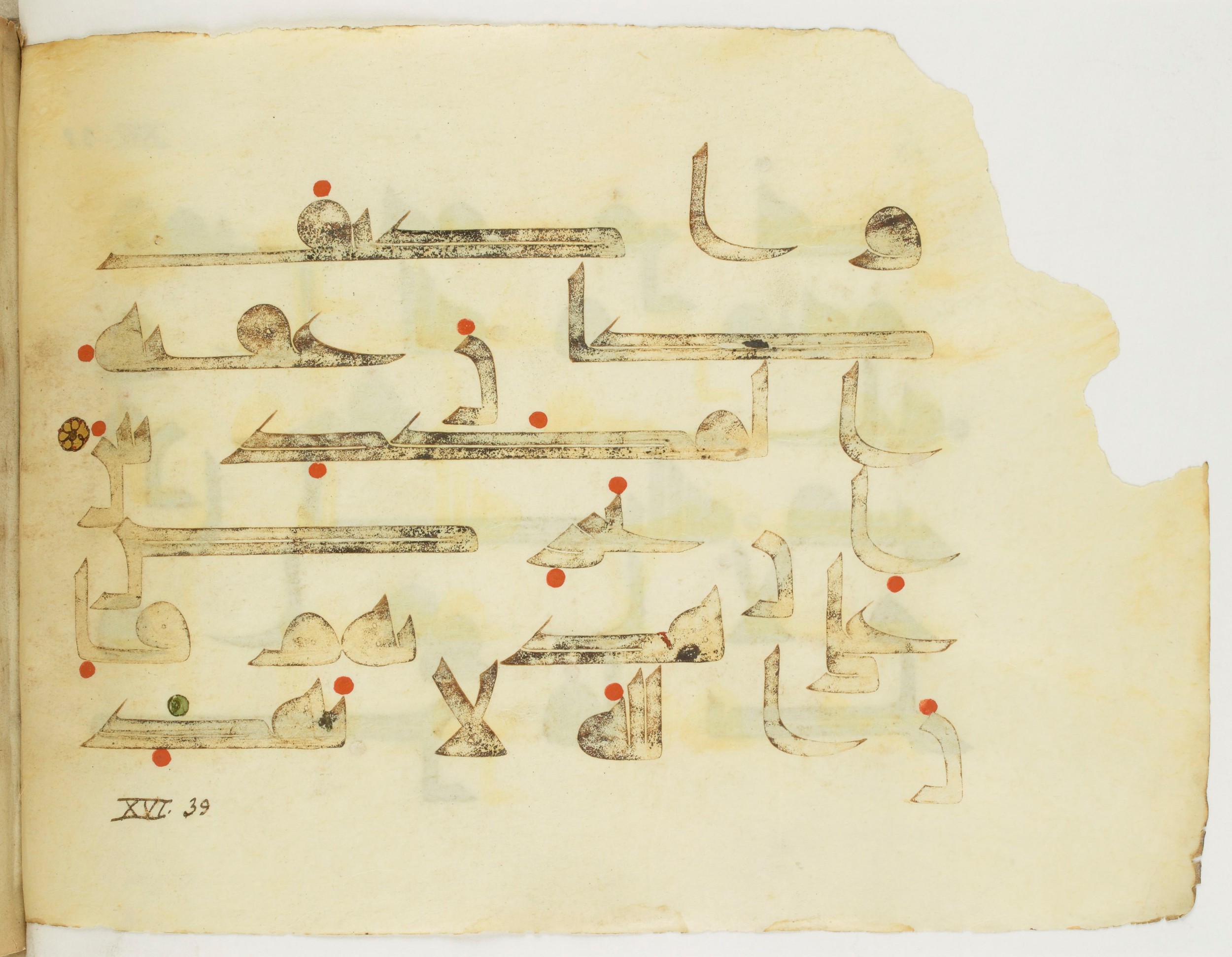 Paris, Bibliothèque nationale de France, Arabe 346 (b) (Scan 3), in kūfī D.I script, showing Surah 16:36 from 8th to 9th Century AD found in Fustat (Old Cairo), Egypt, currently housed at Bibliothèque nationale de France, Paris