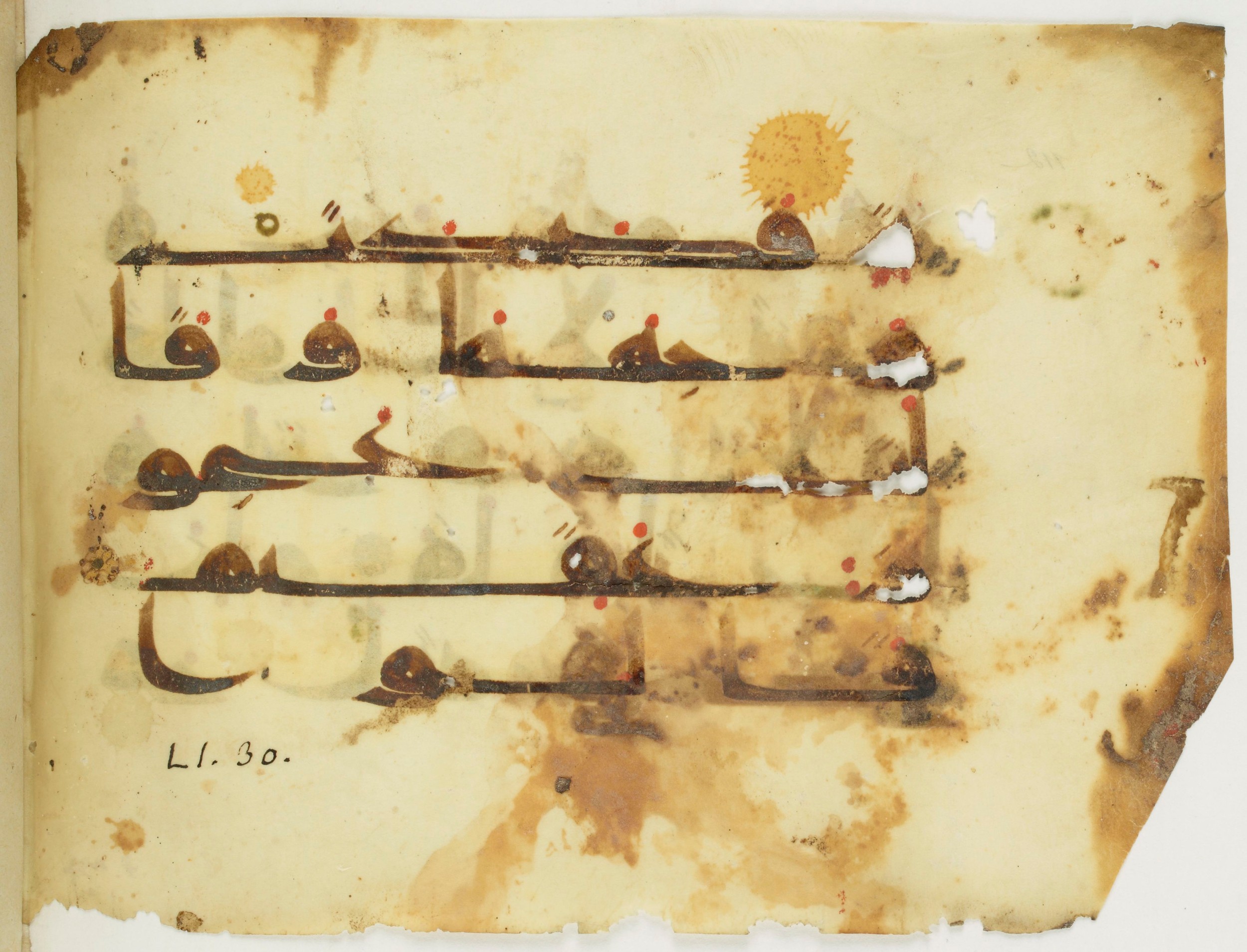 Paris, Bibliothèque nationale de France, Arabe 346 (d), in Kufic (type D V a) script, showing Surah 51:30 from Mid 8th to Late 9th Century AD found in Fustat (Old Cairo), Egypt, currently housed at Bibliothèque nationale de France, Paris